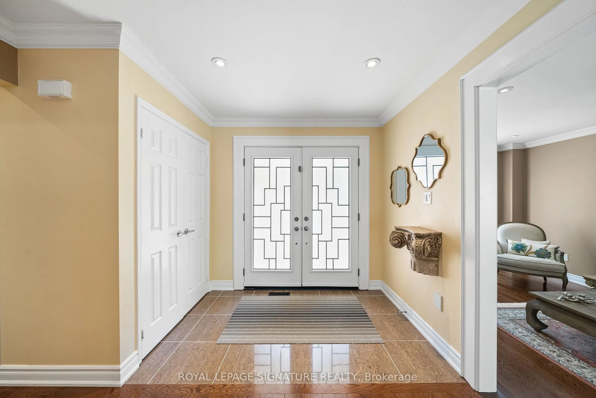 Photo 2 of 16 Queensgate Court, Markham, Unionville — HOMEH