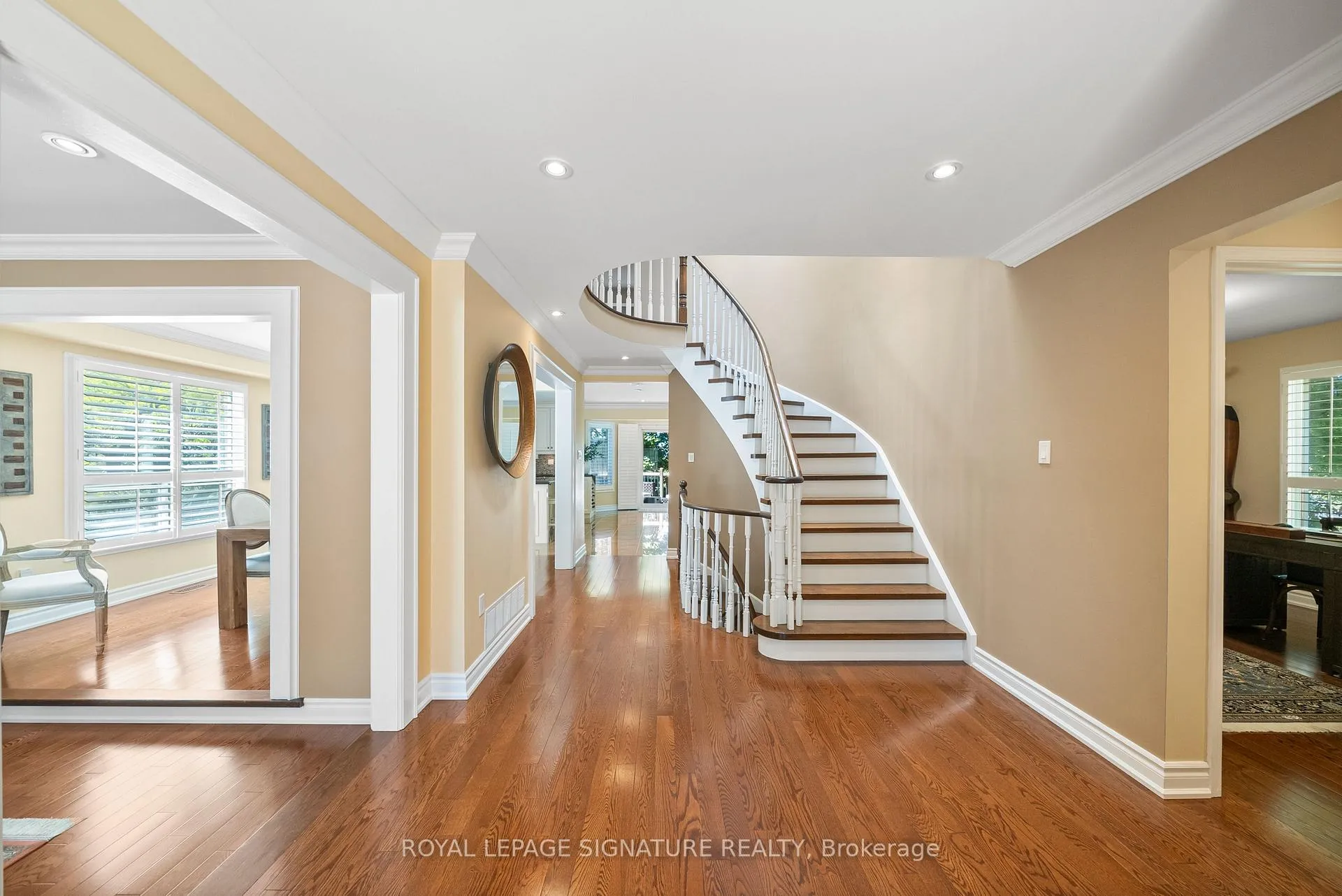 Photo 3 of 16 Queensgate Court, Markham, Unionville — HOMEH