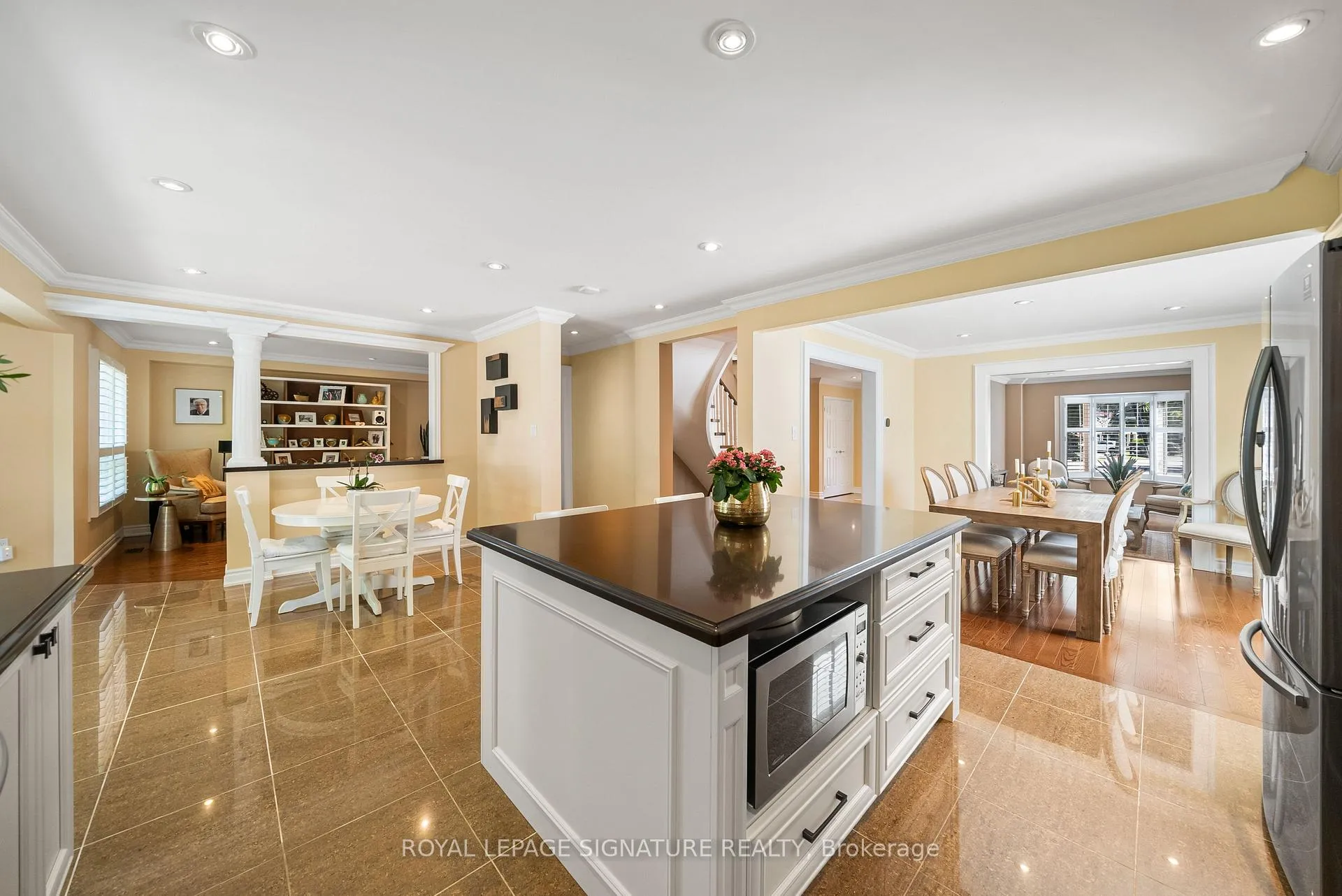 Photo 7 of 16 Queensgate Court, Markham, Unionville — HOMEH