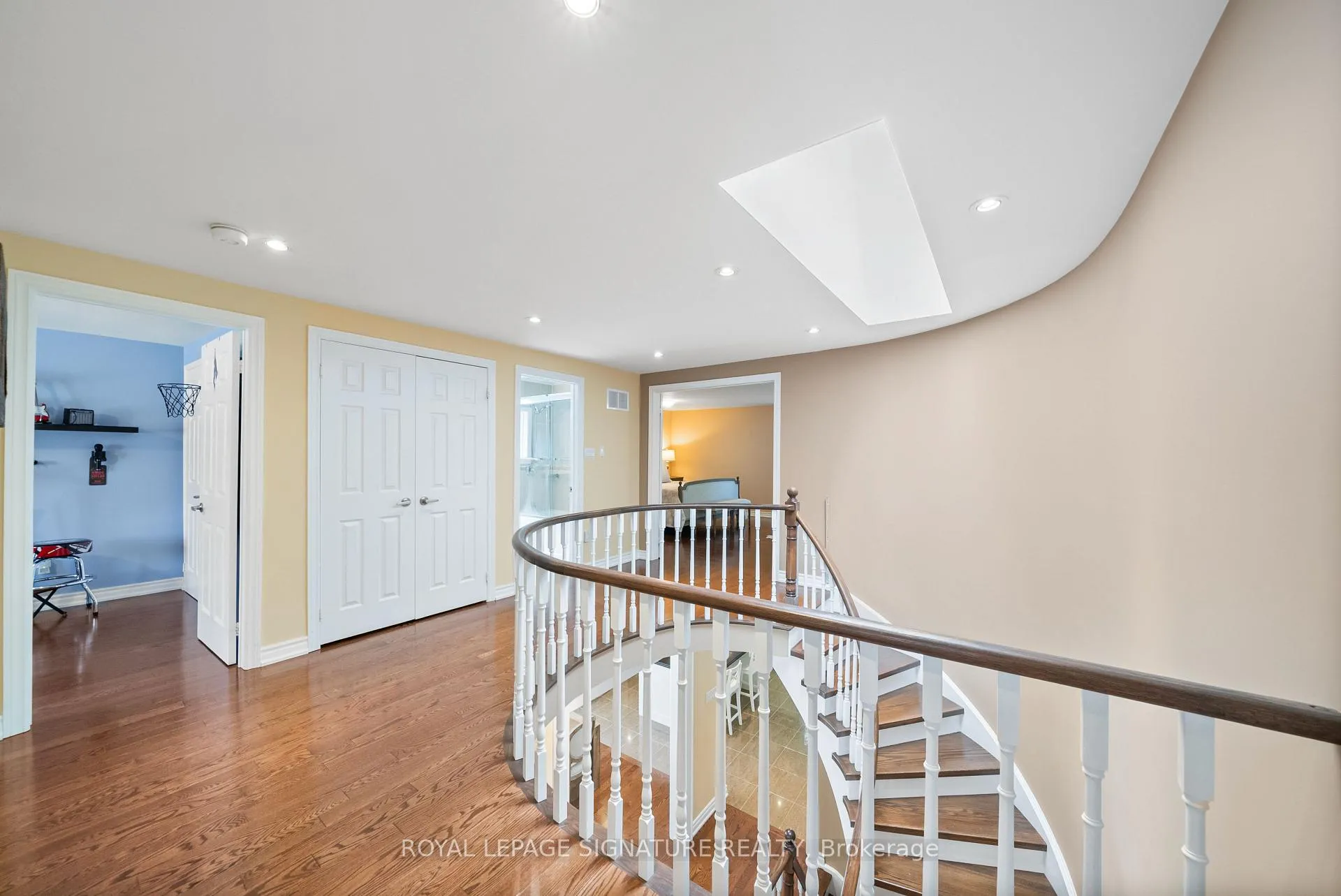 Photo 19 of 16 Queensgate Court, Markham, Unionville — HOMEH