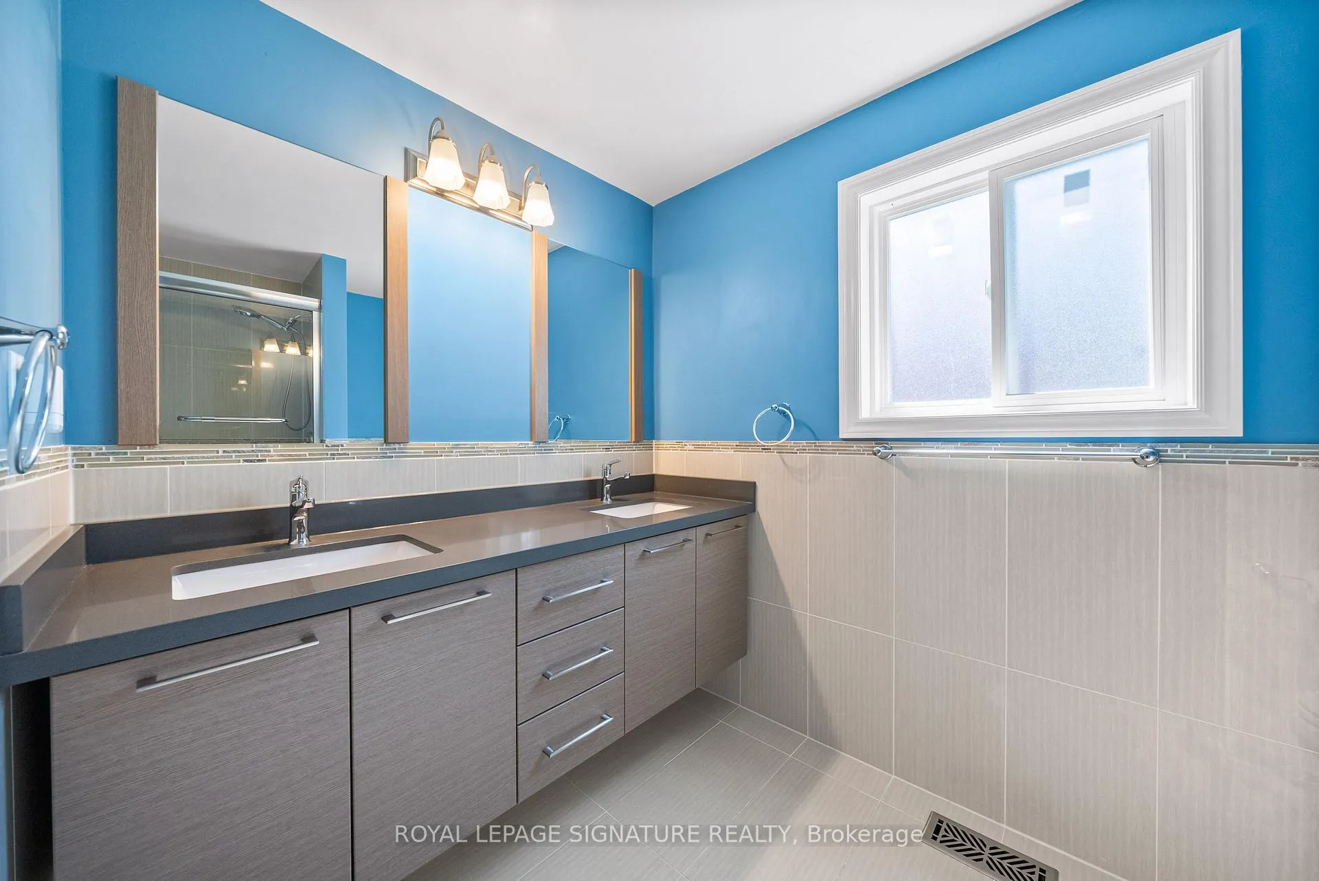 Photo 24 of 16 Queensgate Court, Markham, Unionville — HOMEH