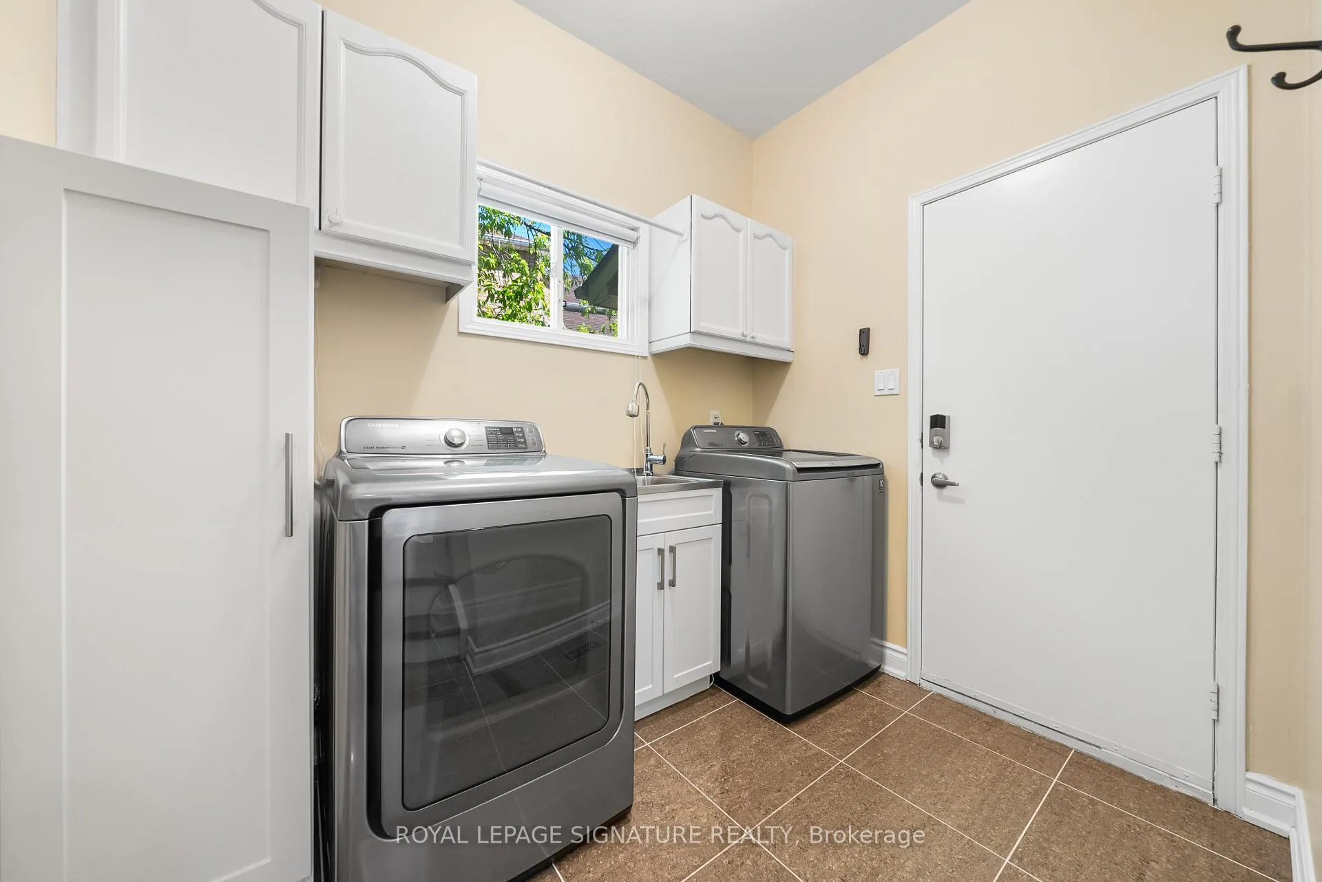 Photo 25 of 16 Queensgate Court, Markham, Unionville — HOMEH