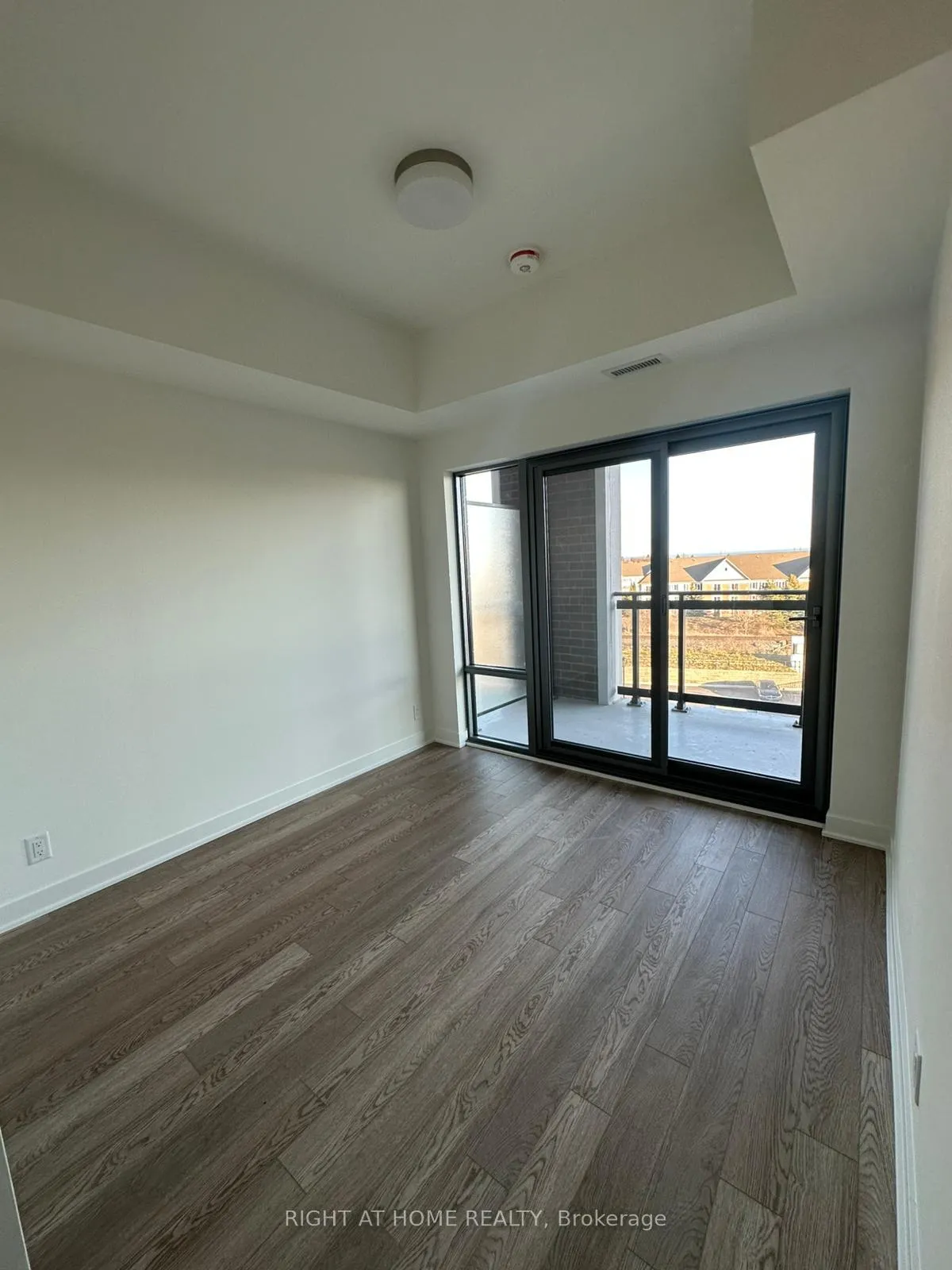 Photo 4 of Unit 525, 51 Clarington Boulevard, Clarington, Bowmanville — HOMEH