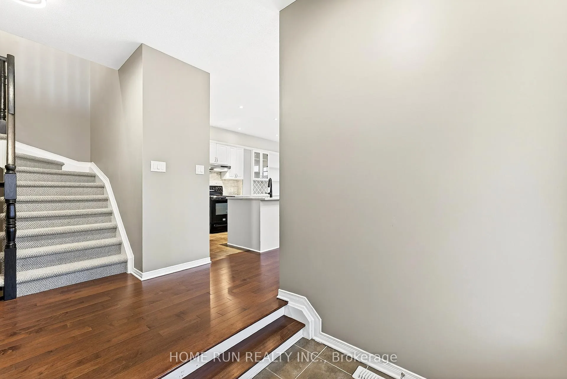 Photo 4 of 104 Eye Bright Crescent, Ottawa, Riverside South/Gloucester Glen — HOMEH