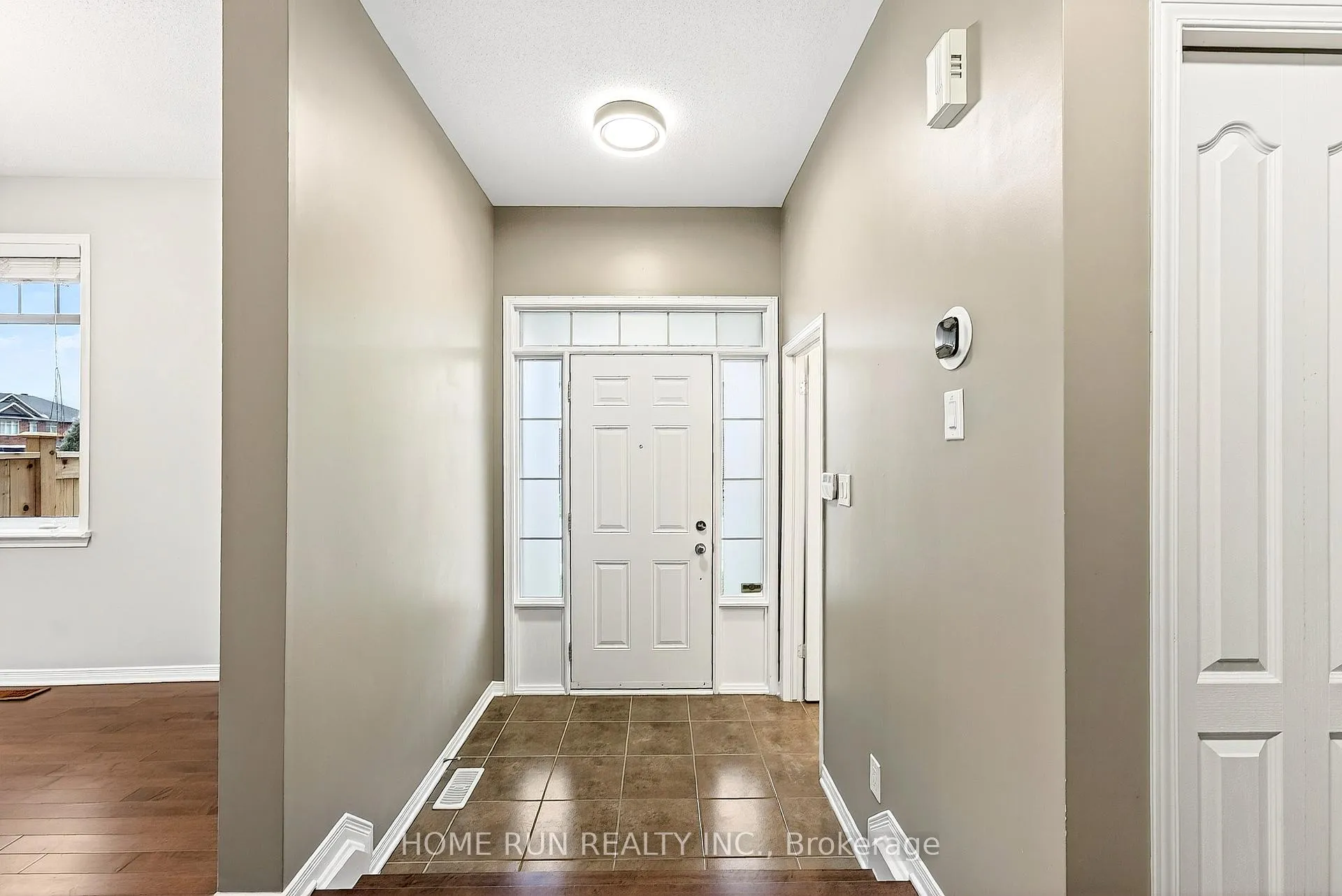 Photo 5 of 104 Eye Bright Crescent, Ottawa, Riverside South/Gloucester Glen — HOMEH
