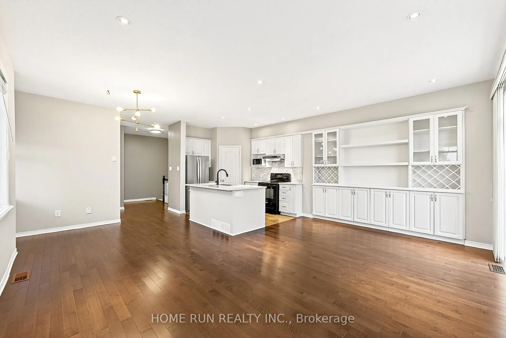Photo 9 of 104 Eye Bright Crescent, Ottawa, Riverside South/Gloucester Glen — HOMEH