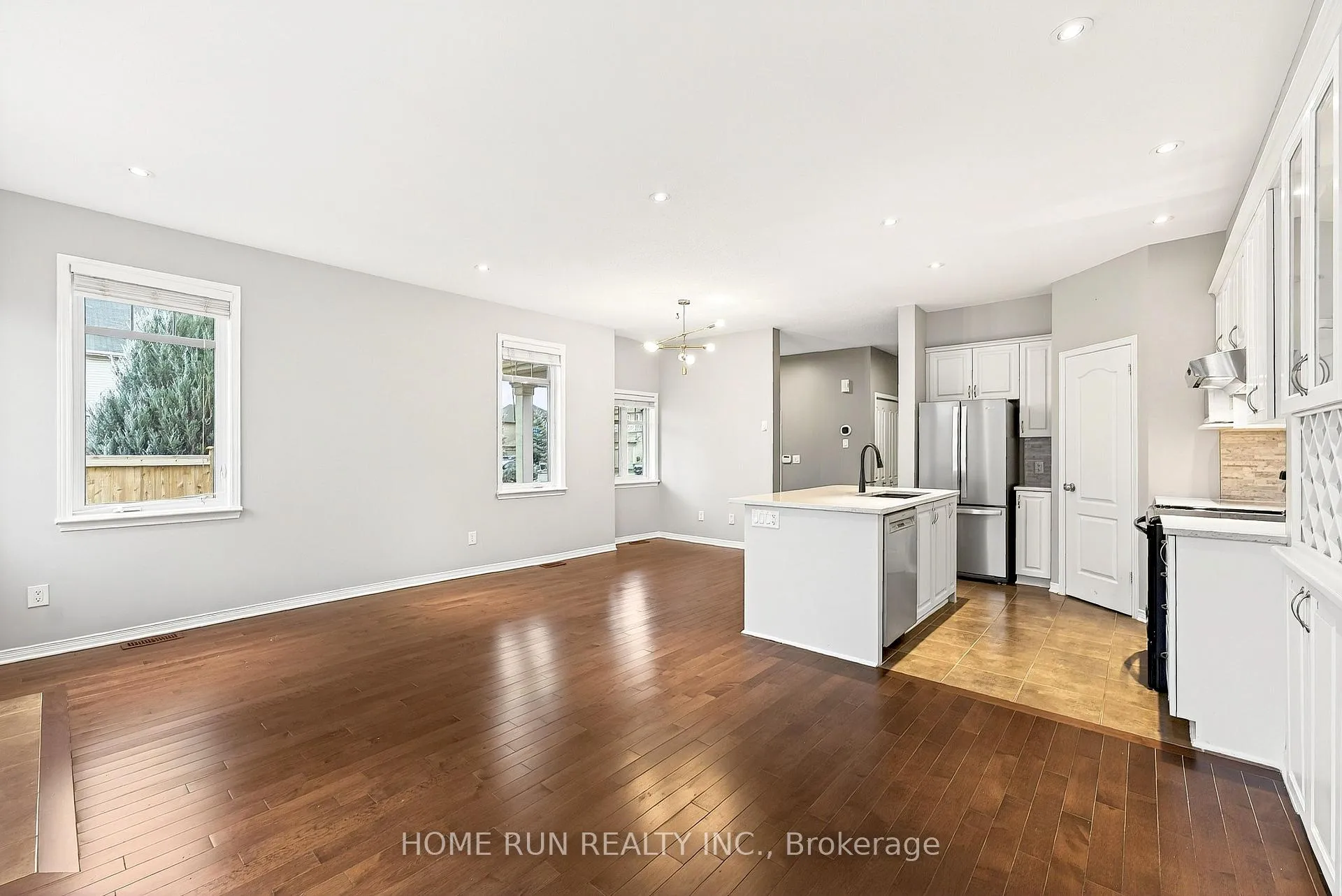 Photo 10 of 104 Eye Bright Crescent, Ottawa, Riverside South/Gloucester Glen — HOMEH
