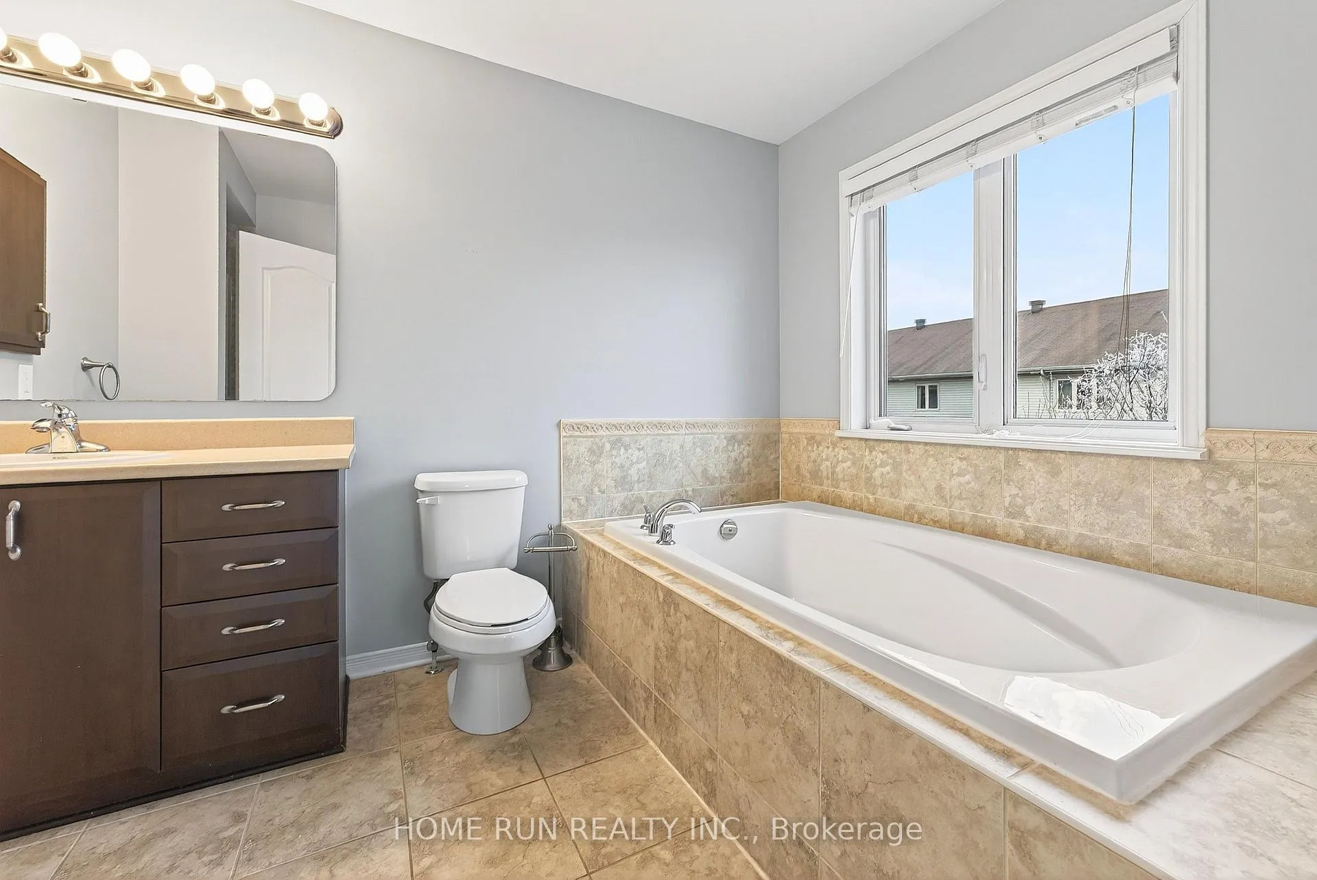 Photo 18 of 104 Eye Bright Crescent, Ottawa, Riverside South/Gloucester Glen — HOMEH