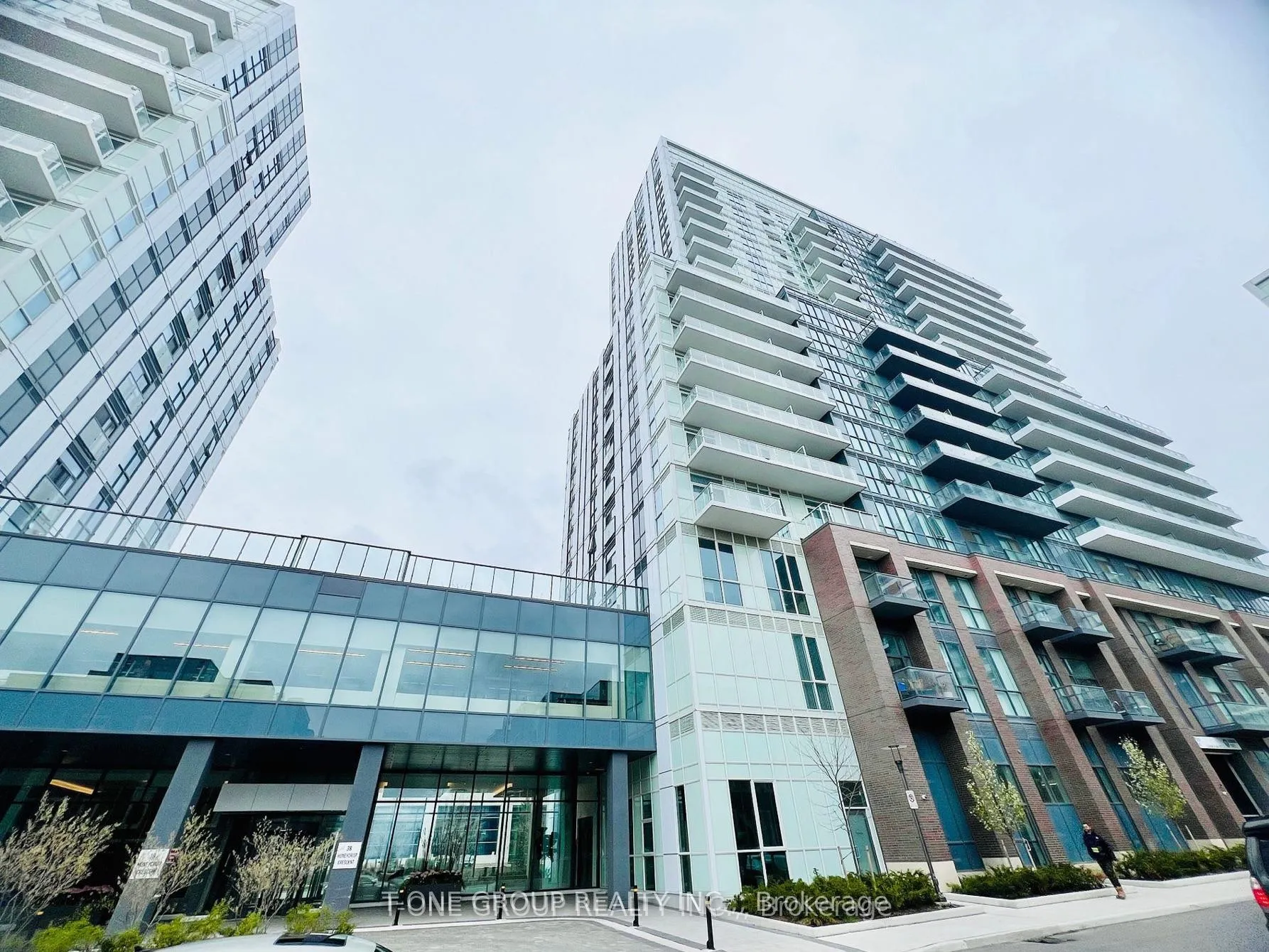 Photo 1 of Unit 1707, 38 Honeycrisp Crescent, Vaughan, Vaughan Corporate Centre — HOMEH