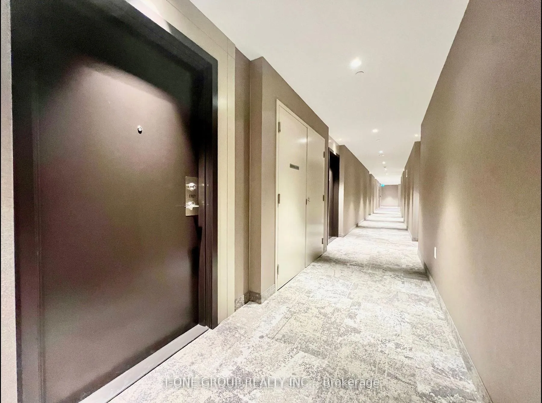 Photo 2 of Unit 1707, 38 Honeycrisp Crescent, Vaughan, Vaughan Corporate Centre — HOMEH