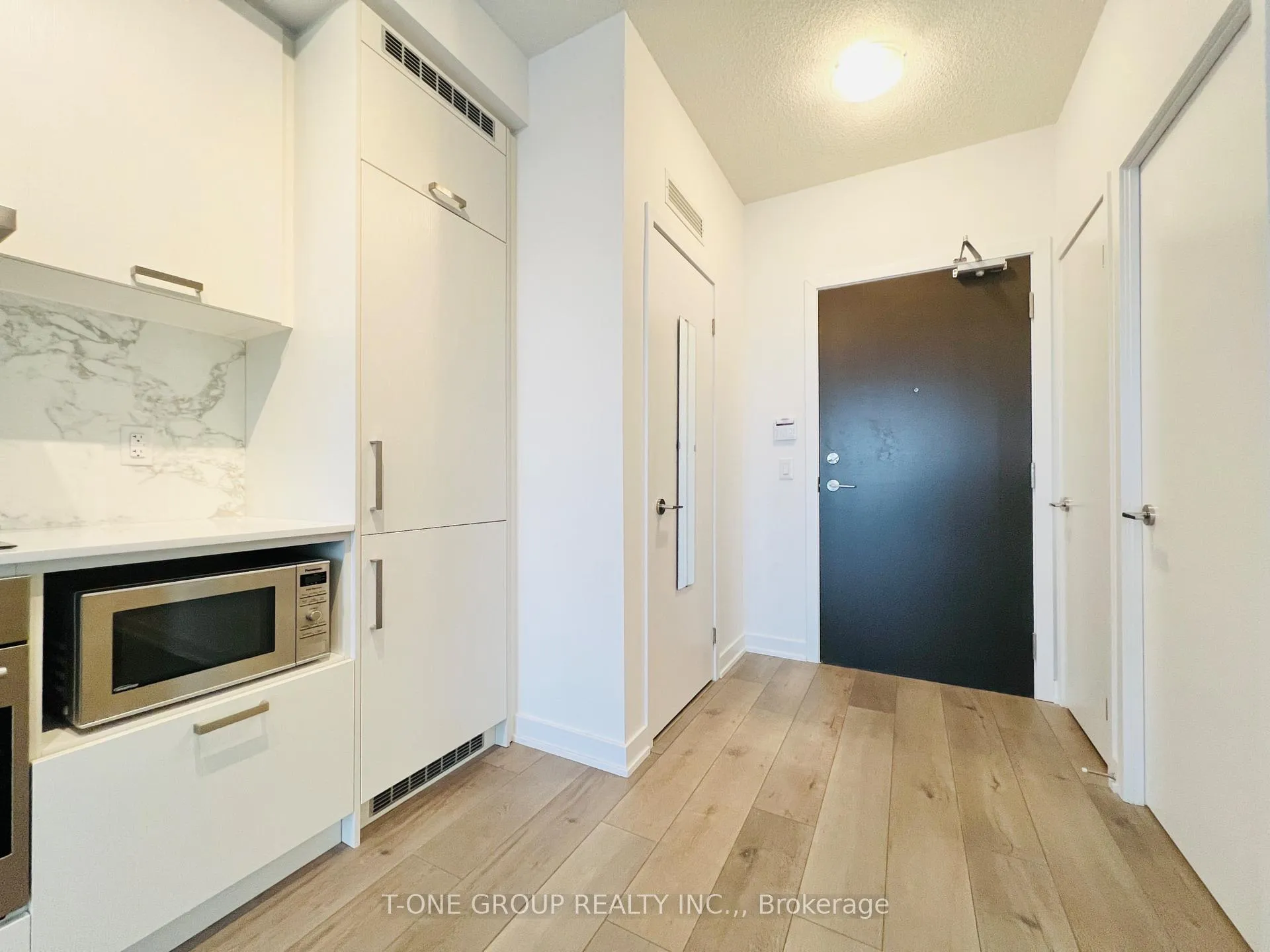 Photo 3 of Unit 1707, 38 Honeycrisp Crescent, Vaughan, Vaughan Corporate Centre — HOMEH