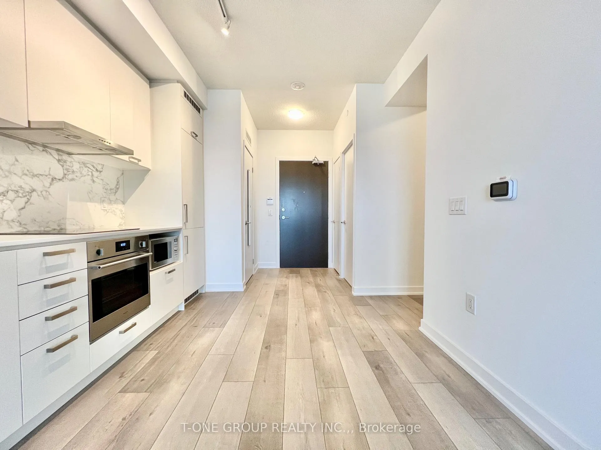 Photo 4 of Unit 1707, 38 Honeycrisp Crescent, Vaughan, Vaughan Corporate Centre — HOMEH