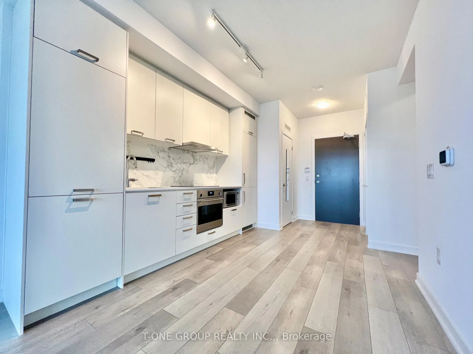 Photo 5 of Unit 1707, 38 Honeycrisp Crescent, Vaughan, Vaughan Corporate Centre — HOMEH