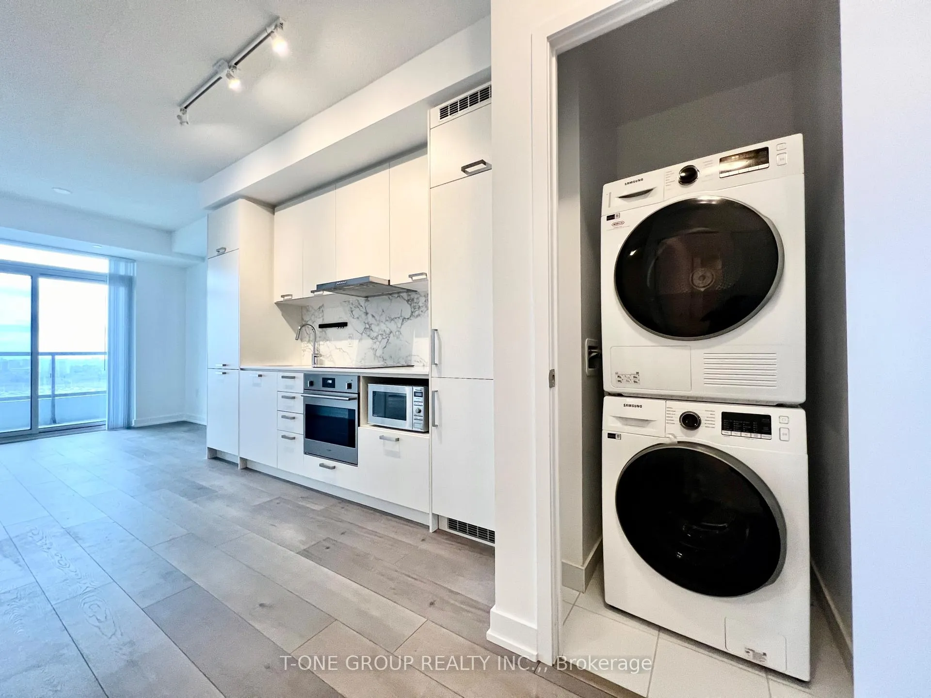 Photo 6 of Unit 1707, 38 Honeycrisp Crescent, Vaughan, Vaughan Corporate Centre — HOMEH