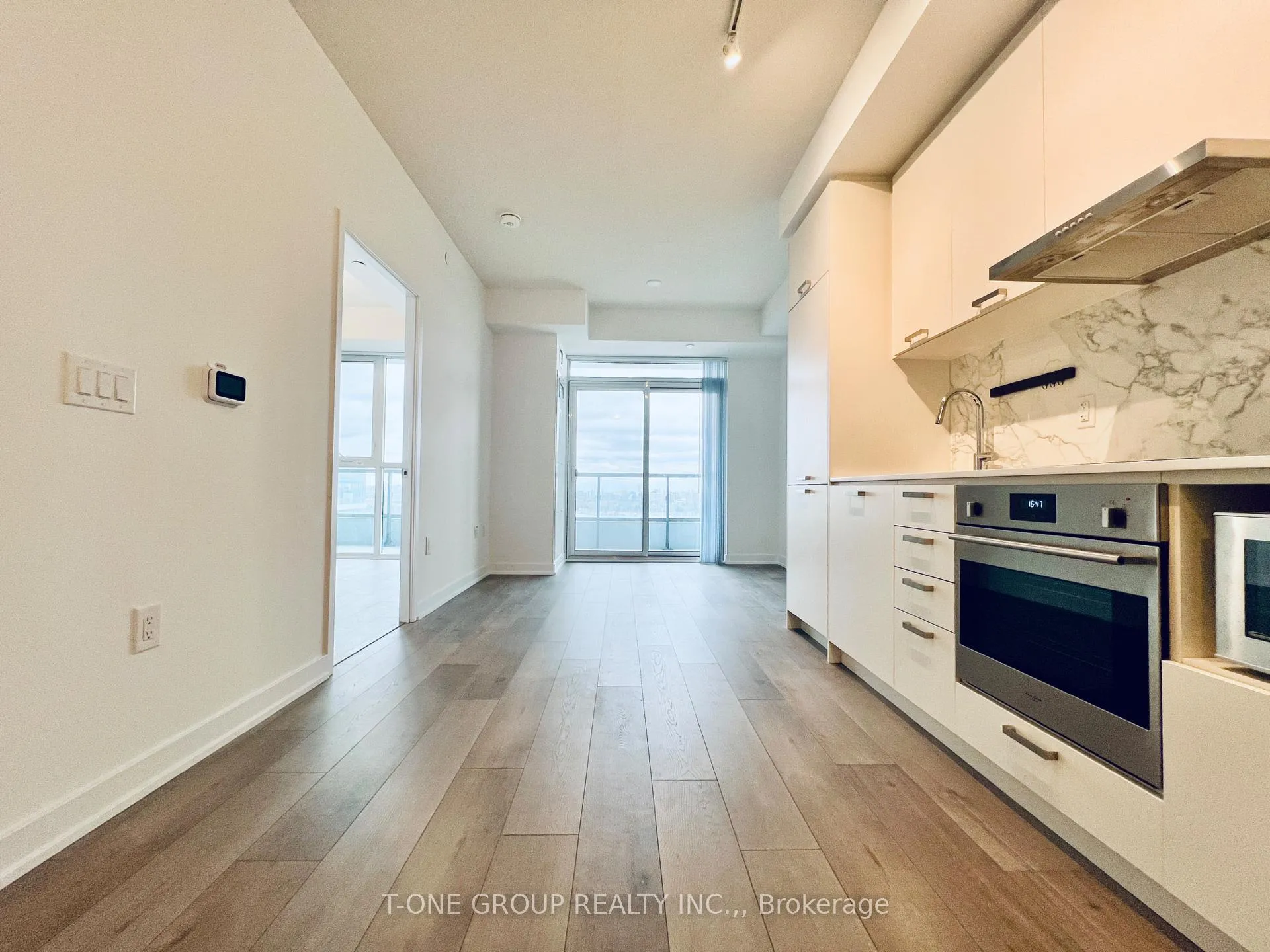 Photo 7 of Unit 1707, 38 Honeycrisp Crescent, Vaughan, Vaughan Corporate Centre — HOMEH