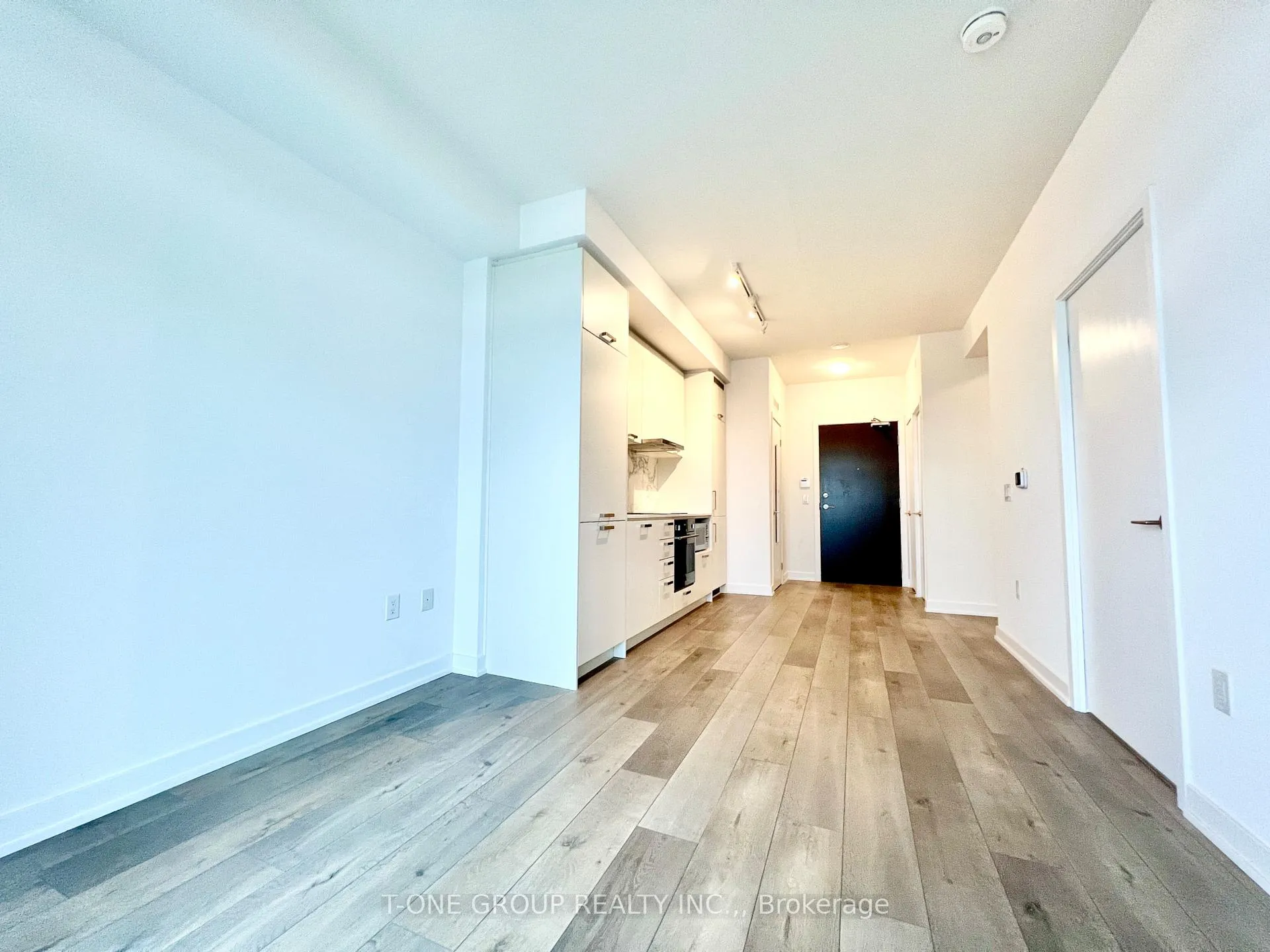 Photo 8 of Unit 1707, 38 Honeycrisp Crescent, Vaughan, Vaughan Corporate Centre — HOMEH