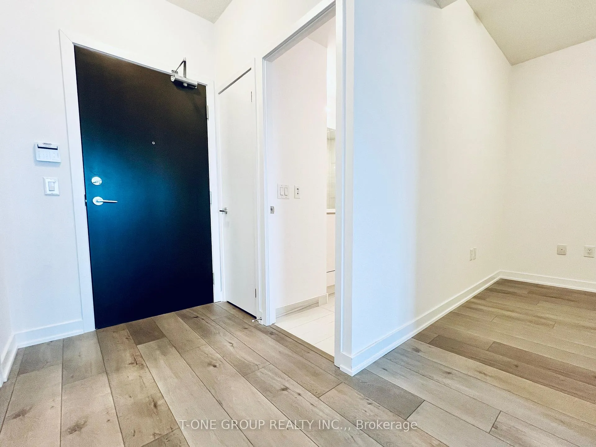 Photo 9 of Unit 1707, 38 Honeycrisp Crescent, Vaughan, Vaughan Corporate Centre — HOMEH