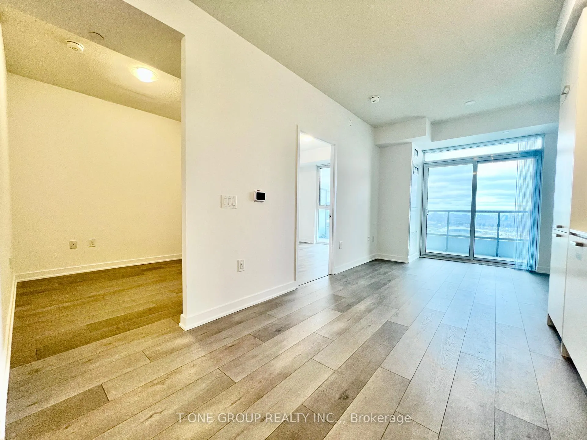 Photo 10 of Unit 1707, 38 Honeycrisp Crescent, Vaughan, Vaughan Corporate Centre — HOMEH