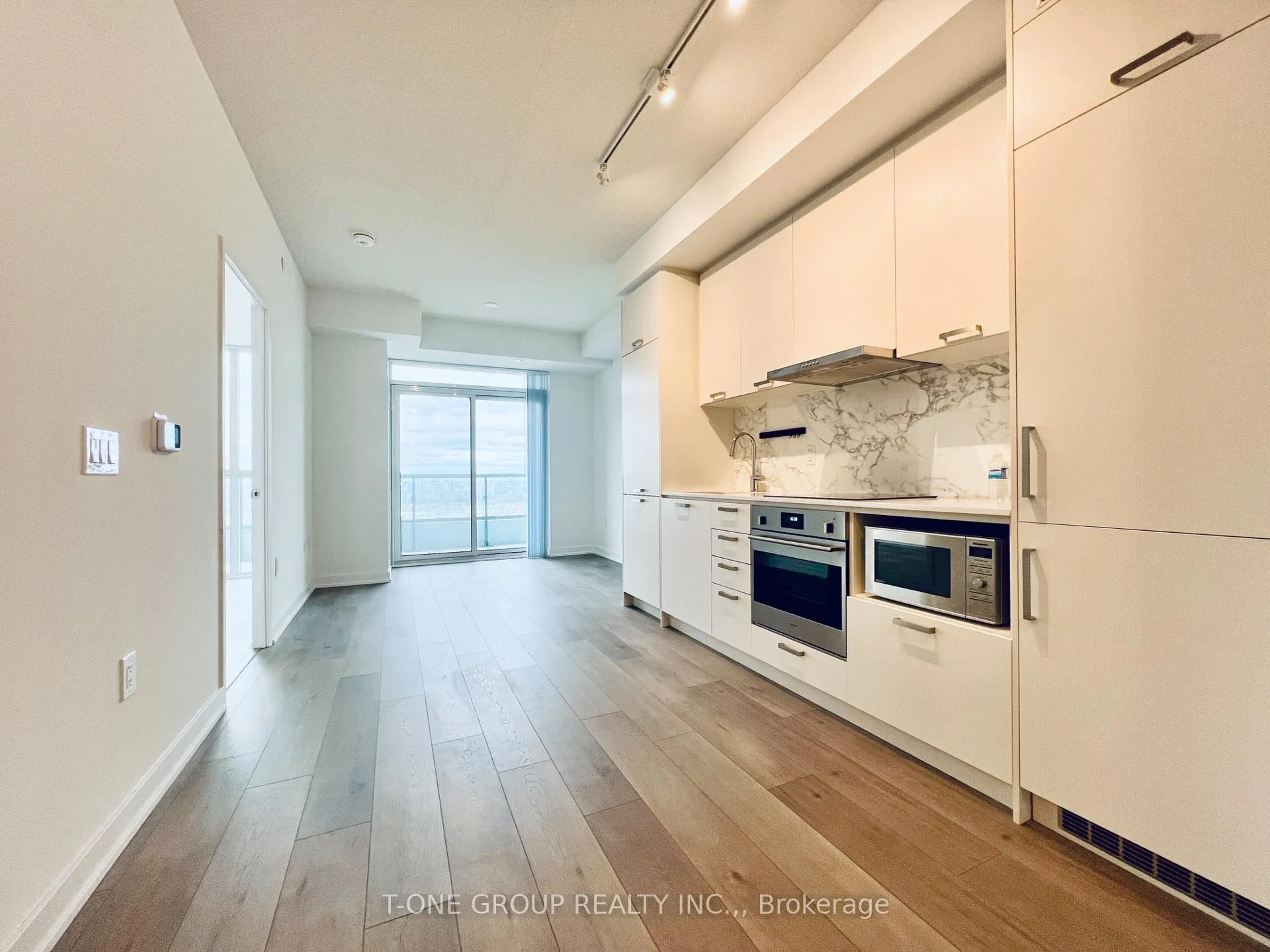 Photo 13 of Unit 1707, 38 Honeycrisp Crescent, Vaughan, Vaughan Corporate Centre — HOMEH