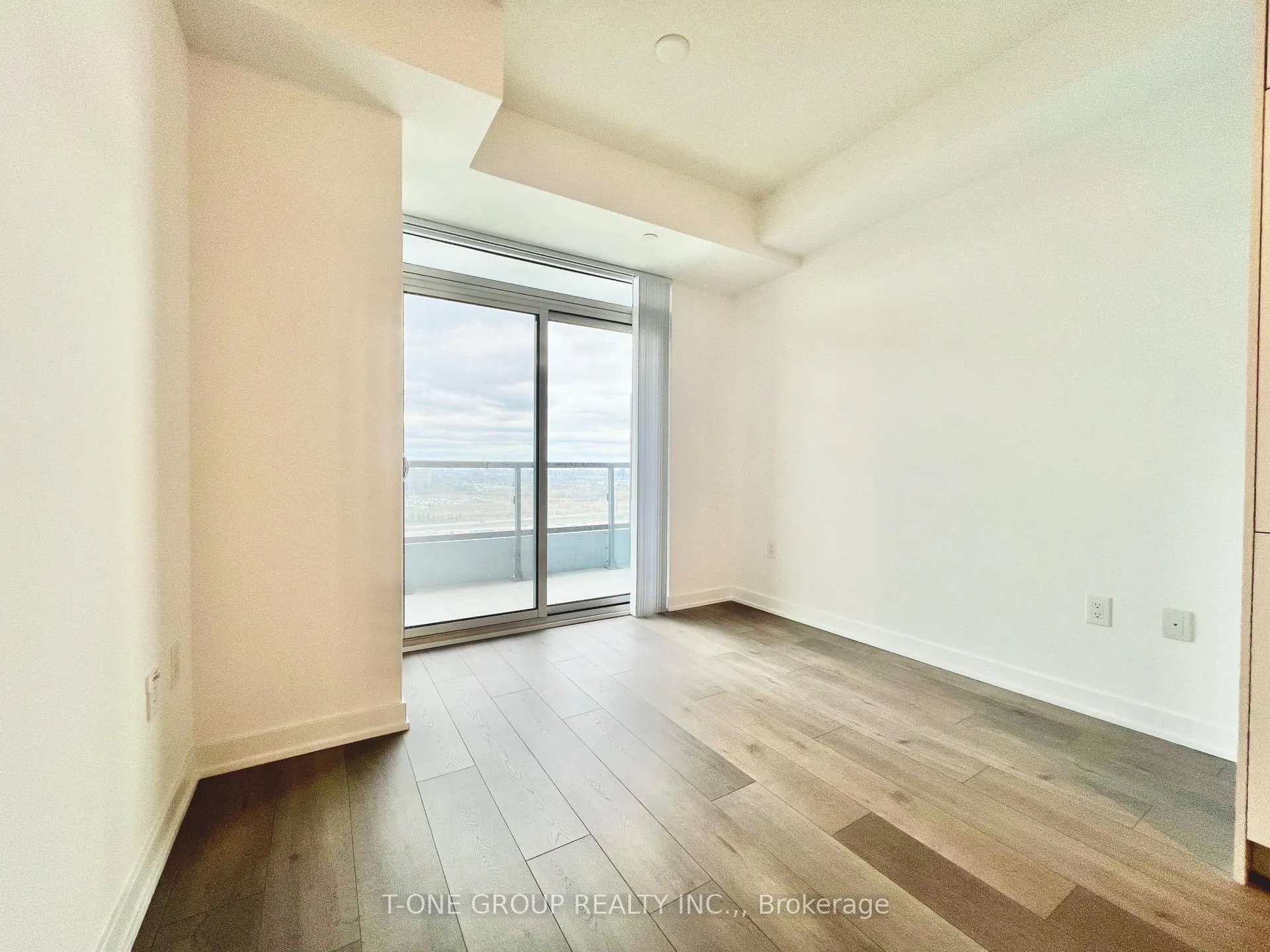 Photo 14 of Unit 1707, 38 Honeycrisp Crescent, Vaughan, Vaughan Corporate Centre — HOMEH