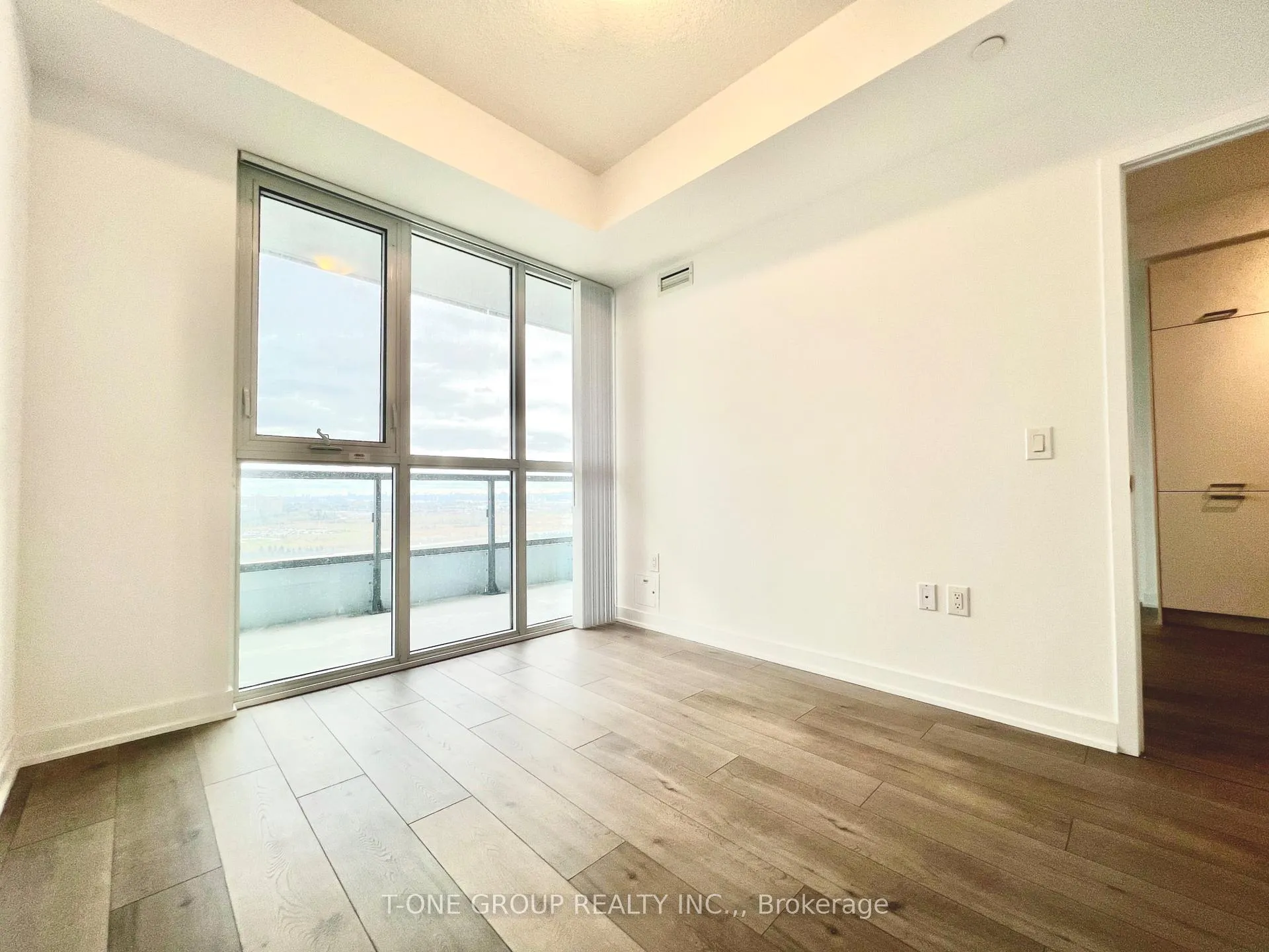 Photo 17 of Unit 1707, 38 Honeycrisp Crescent, Vaughan, Vaughan Corporate Centre — HOMEH