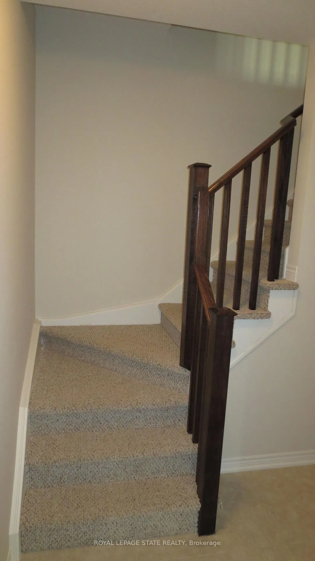 Photo 4 of 12 Waterview Drive, Hamilton, Lakeshore — HOMEH