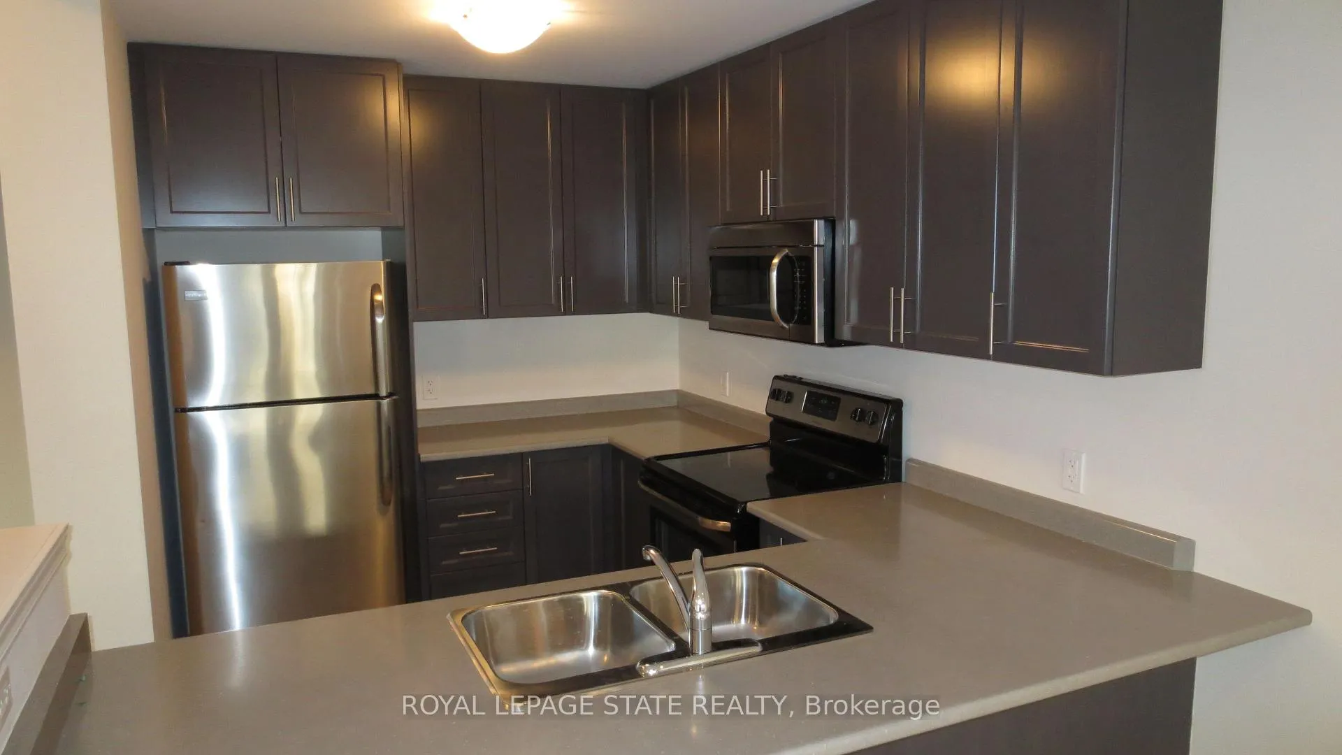 Photo 6 of 12 Waterview Drive, Hamilton, Lakeshore — HOMEH