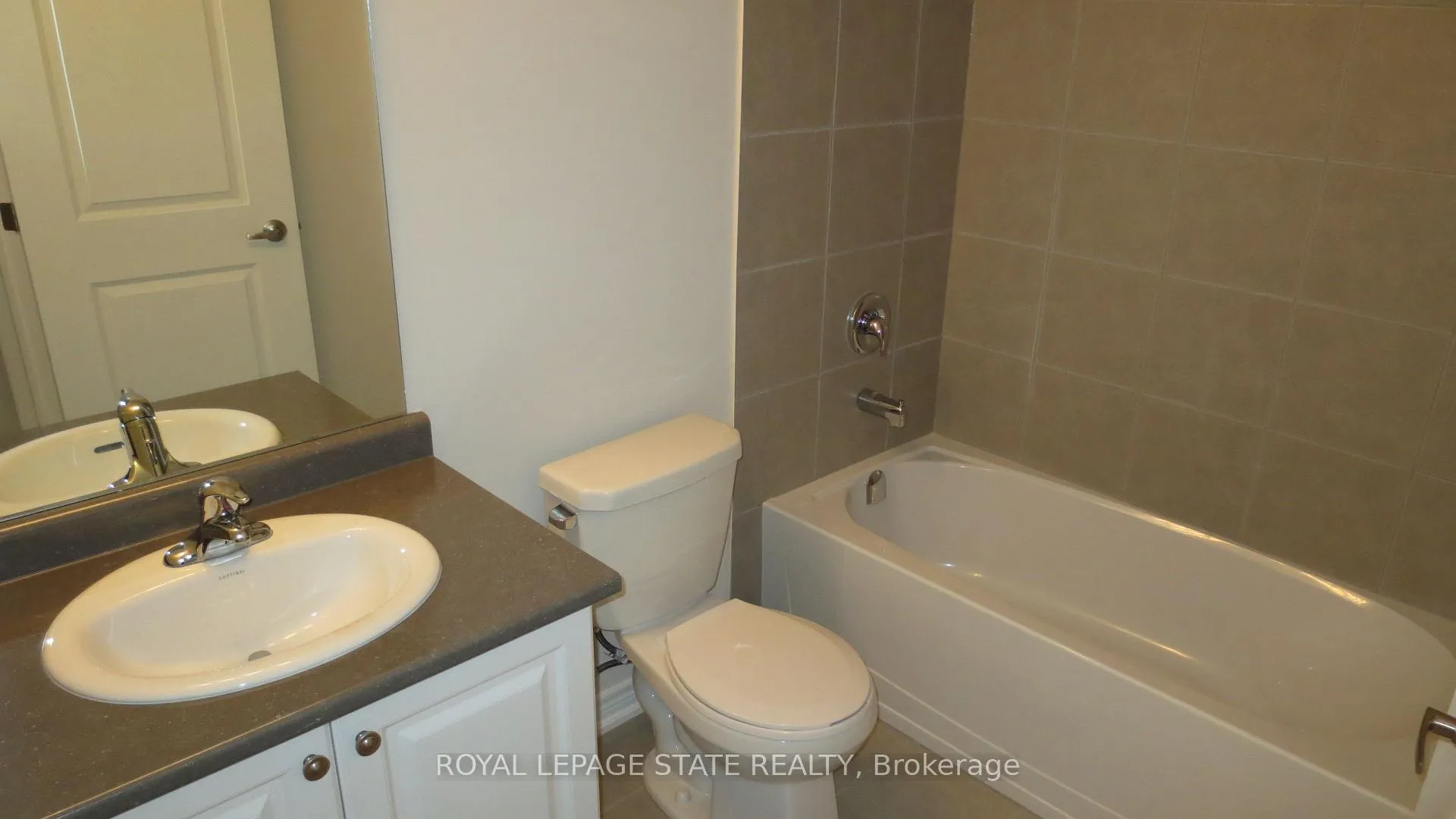 Photo 9 of 12 Waterview Drive, Hamilton, Lakeshore — HOMEH