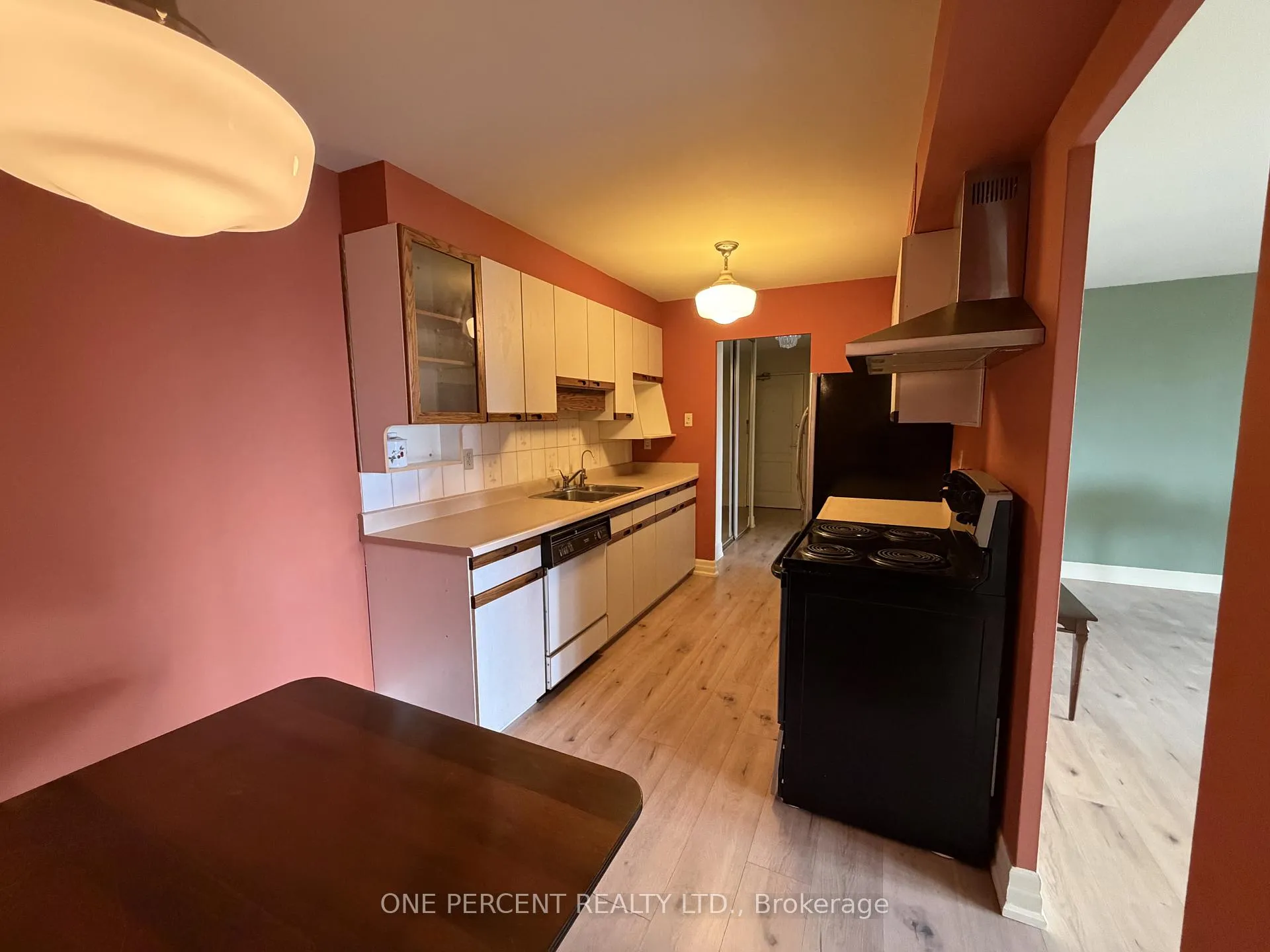 Photo 3 of Unit 1402, 61 Richview Road, Etobicoke, Humber Heights — HOMEH