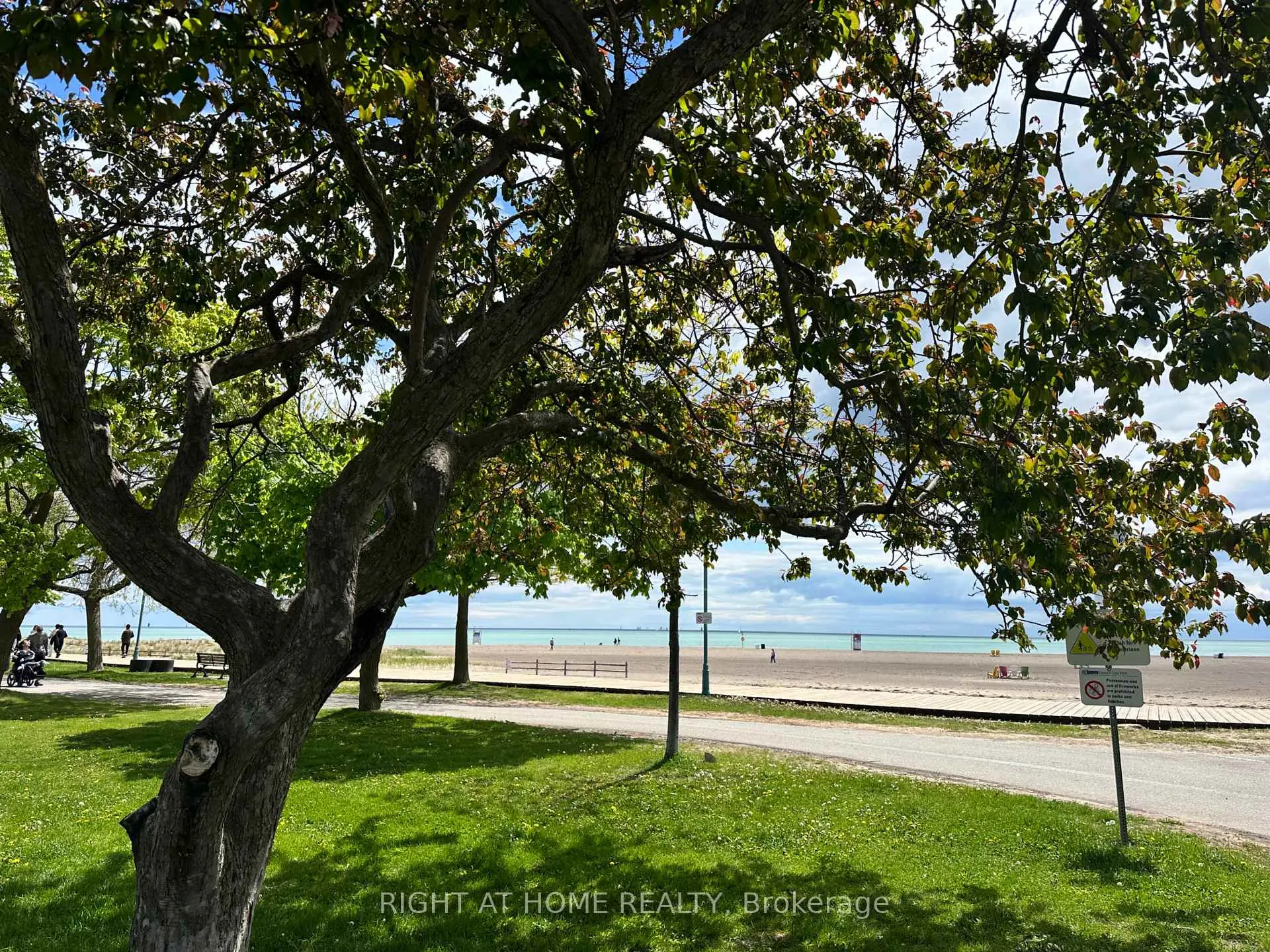 Photo 7 of Unit Ground, 1830 Lake Shore Boulevard E, Toronto, The Beaches — HOMEH
