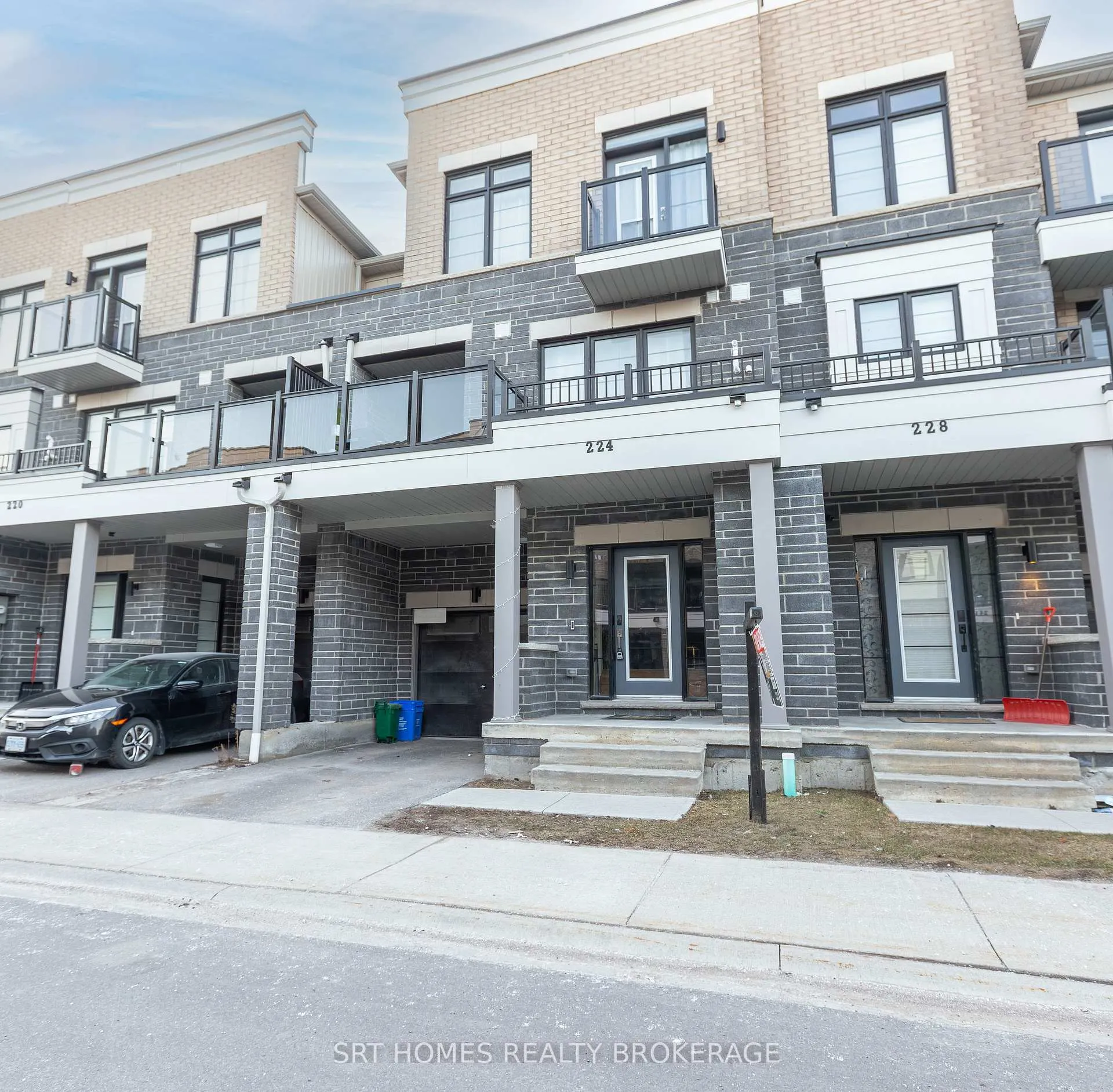 Photo 2 of 224 Lord Elgin Lane, Clarington, Bowmanville — HOMEH