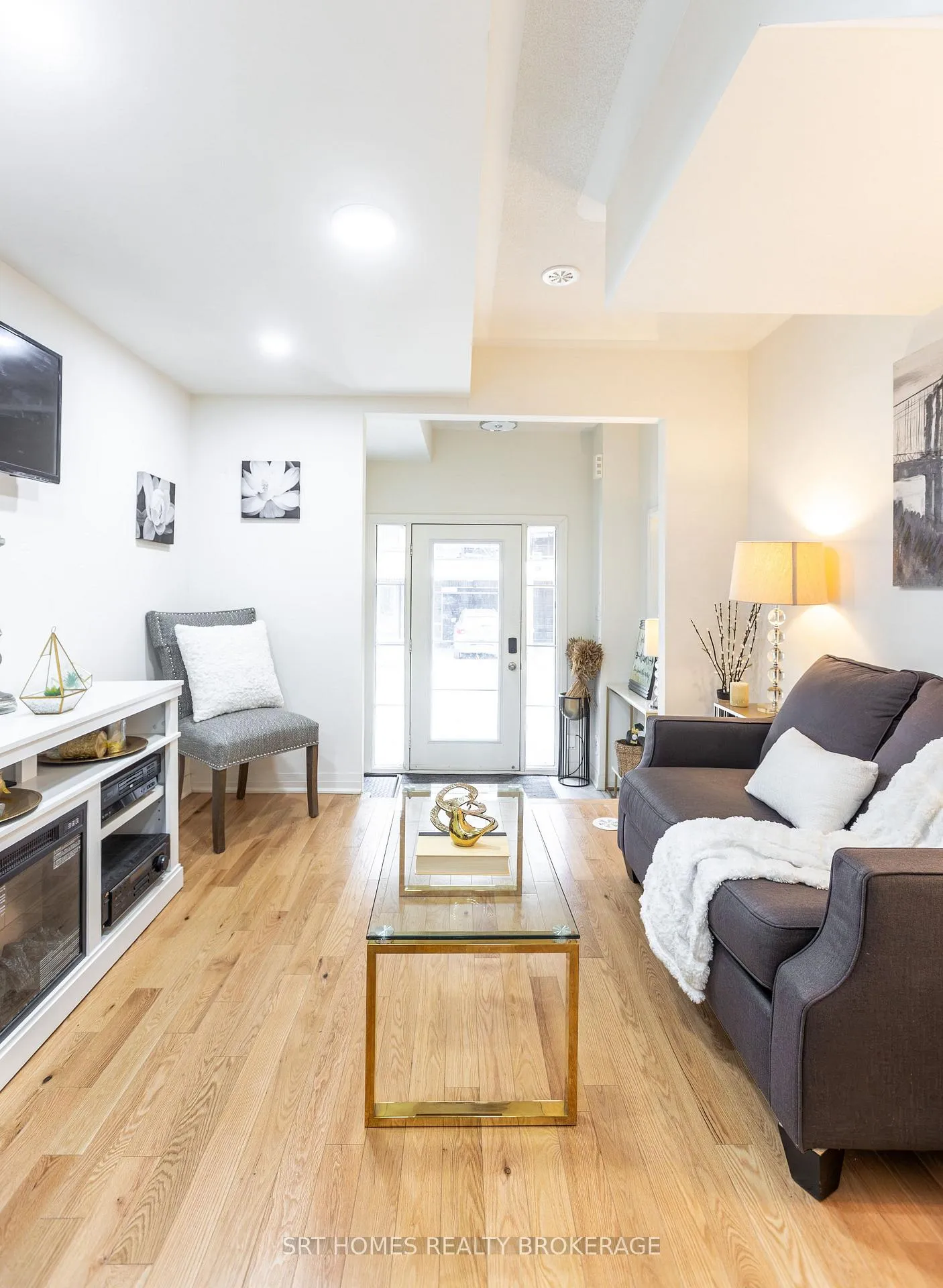 Photo 8 of 224 Lord Elgin Lane, Clarington, Bowmanville — HOMEH