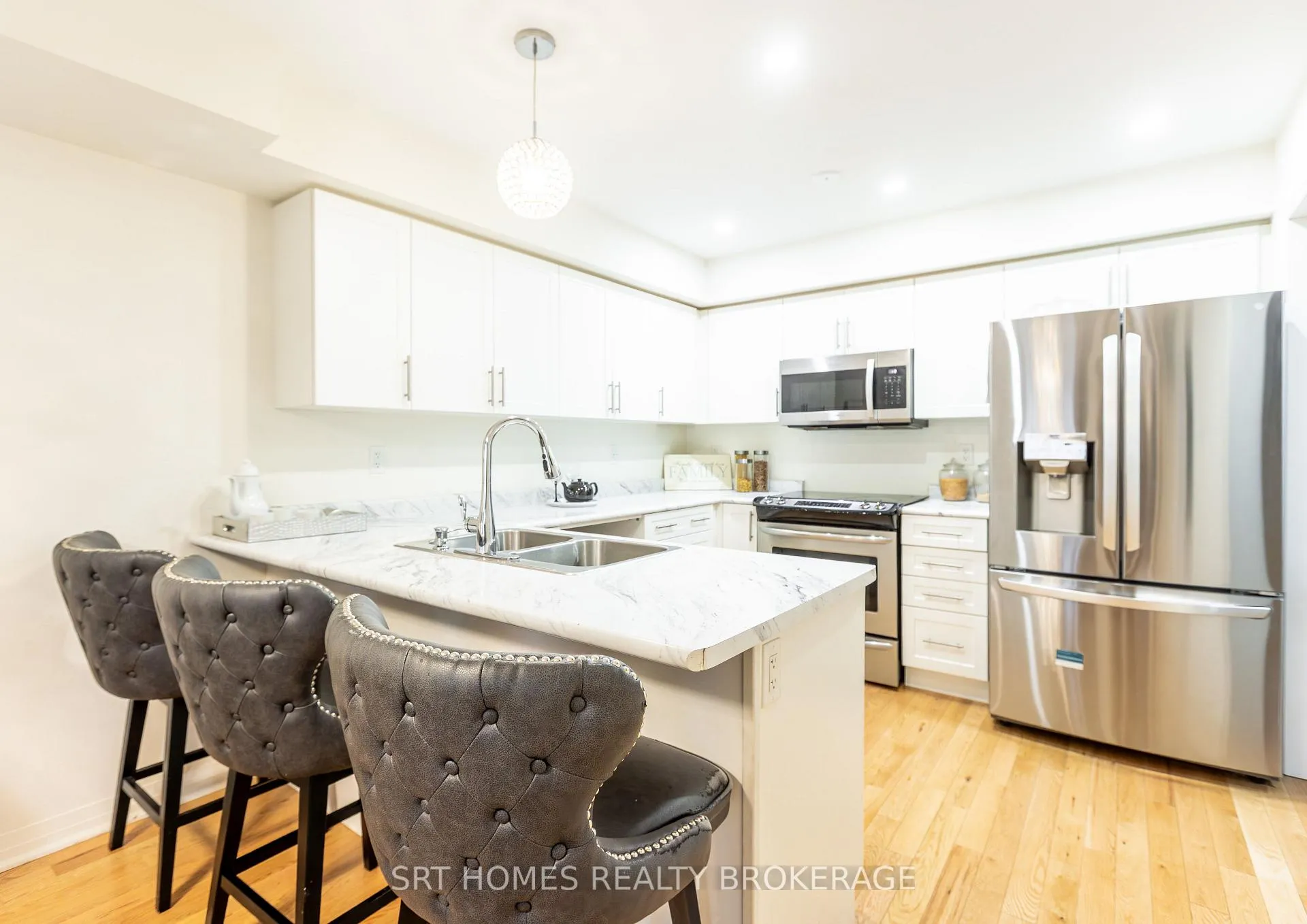 Photo 17 of 224 Lord Elgin Lane, Clarington, Bowmanville — HOMEH