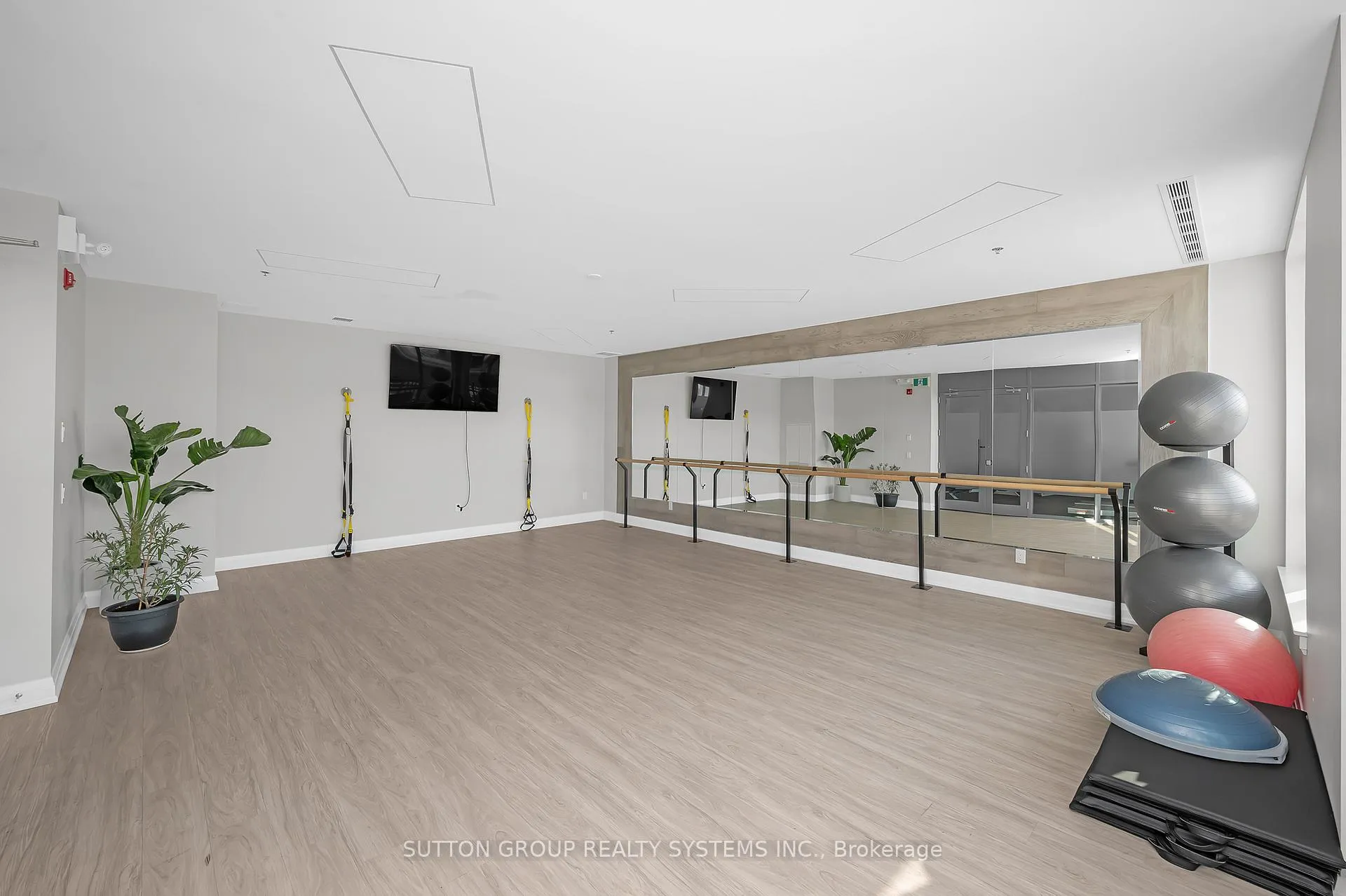 Photo 20 of Unit 212, 121 Highway 8, Hamilton, Stoney Creek — HOMEH