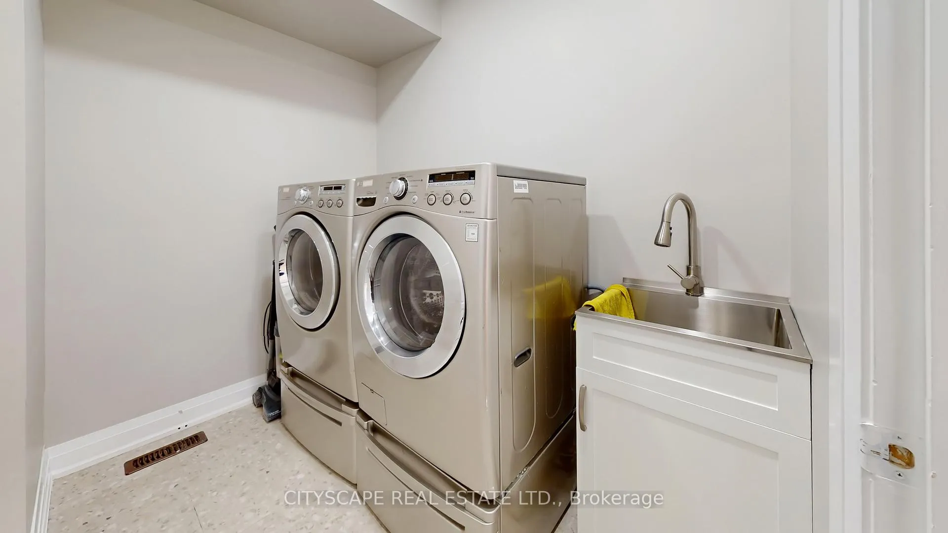 Photo 20 of 71 Cobblehill Crescent, Brampton, Bram East — HOMEH
