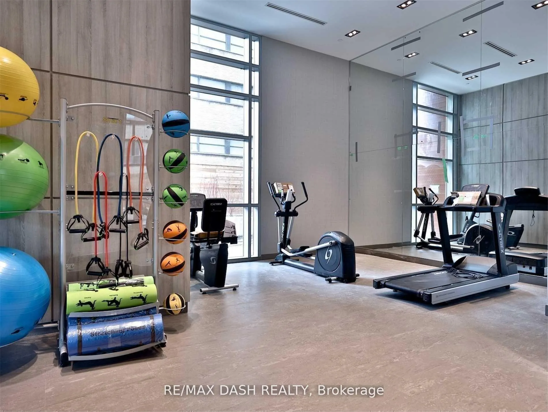 Photo 15 of Unit 1002, 223 St Clair Avenue W, Toronto, Yonge-St. Clair — HOMEH