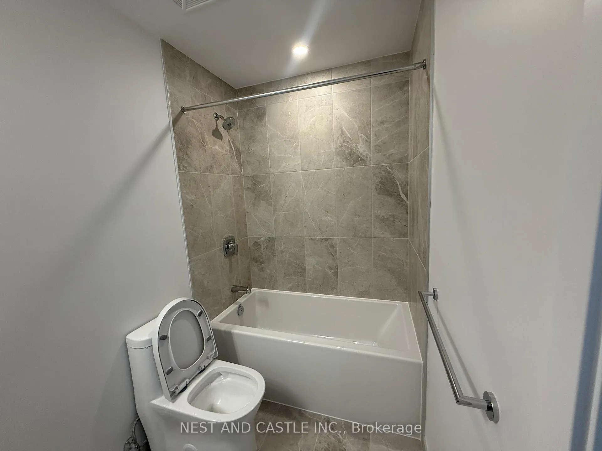 Photo 7 of Unit PH02, 500 Plains Road E, Burlington, LaSalle — HOMEH