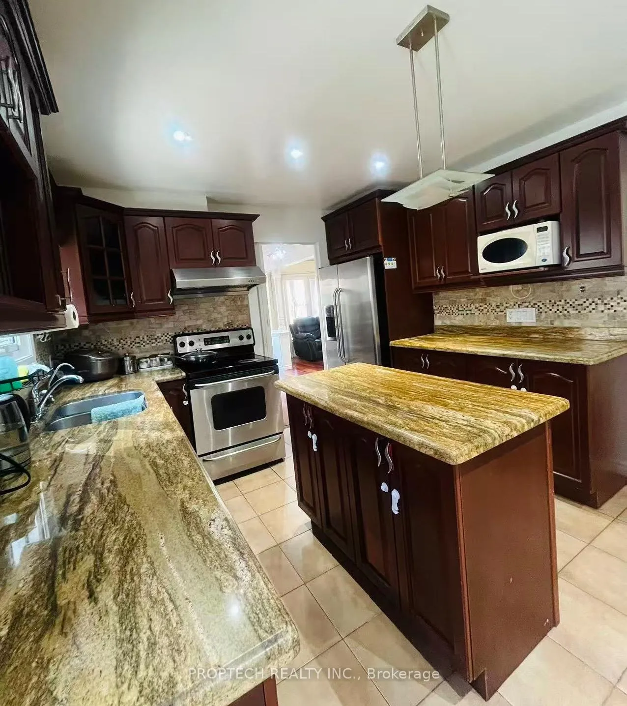 Photo 5 of 111 Digby Crescent, Markham, Milliken Mills East — HOMEH