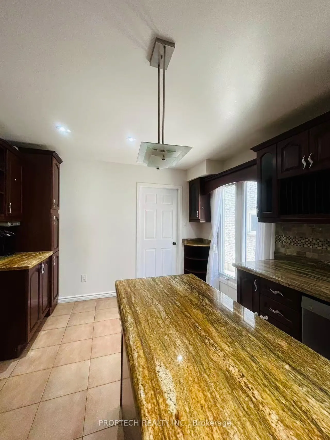 Photo 6 of 111 Digby Crescent, Markham, Milliken Mills East — HOMEH