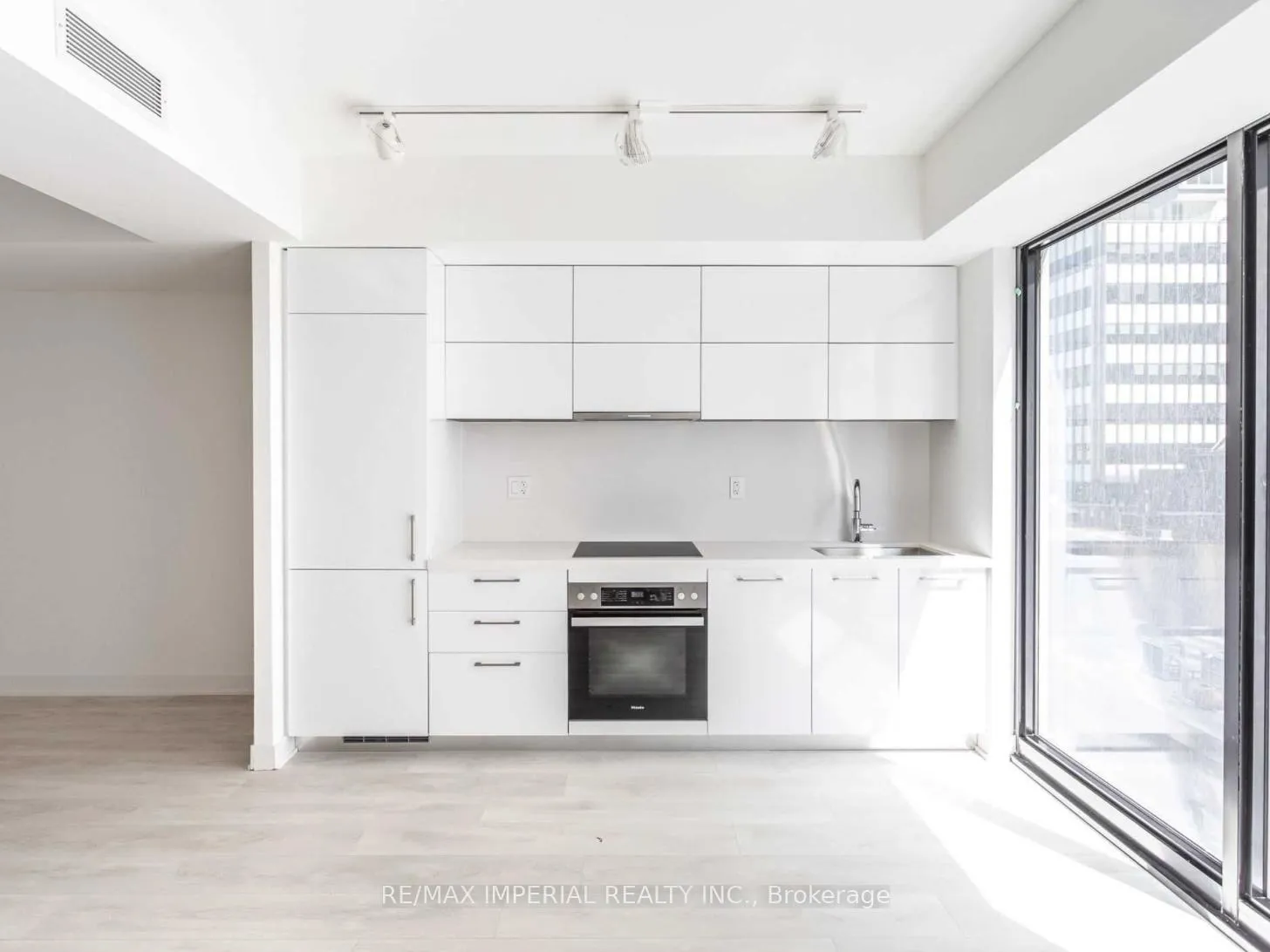 Photo 2 of Unit 1005, 188 Cumberland Street, Toronto, The Annex — HOMEH