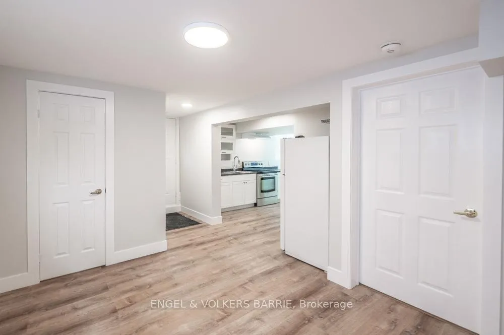 Photo 3 of 31 Finlay Road, Barrie, Letitia Heights — HOMEH