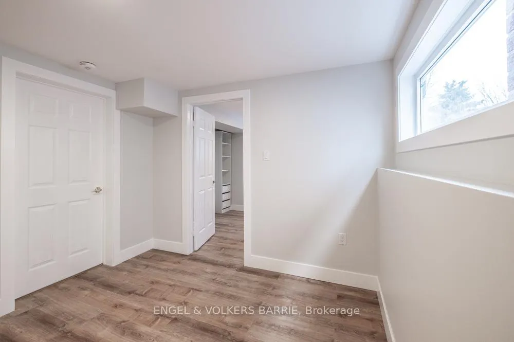 Photo 4 of 31 Finlay Road, Barrie, Letitia Heights — HOMEH