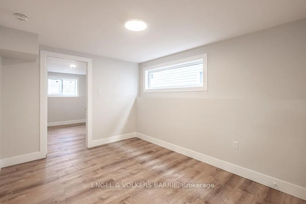 Photo 5 of 31 Finlay Road, Barrie, Letitia Heights — HOMEH