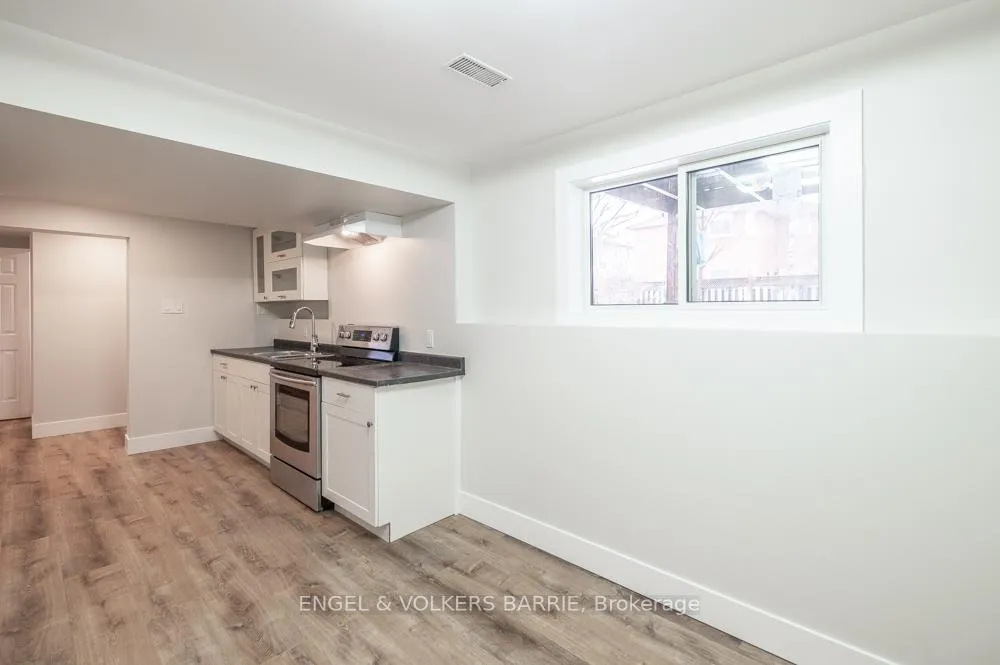 Photo 6 of 31 Finlay Road, Barrie, Letitia Heights — HOMEH