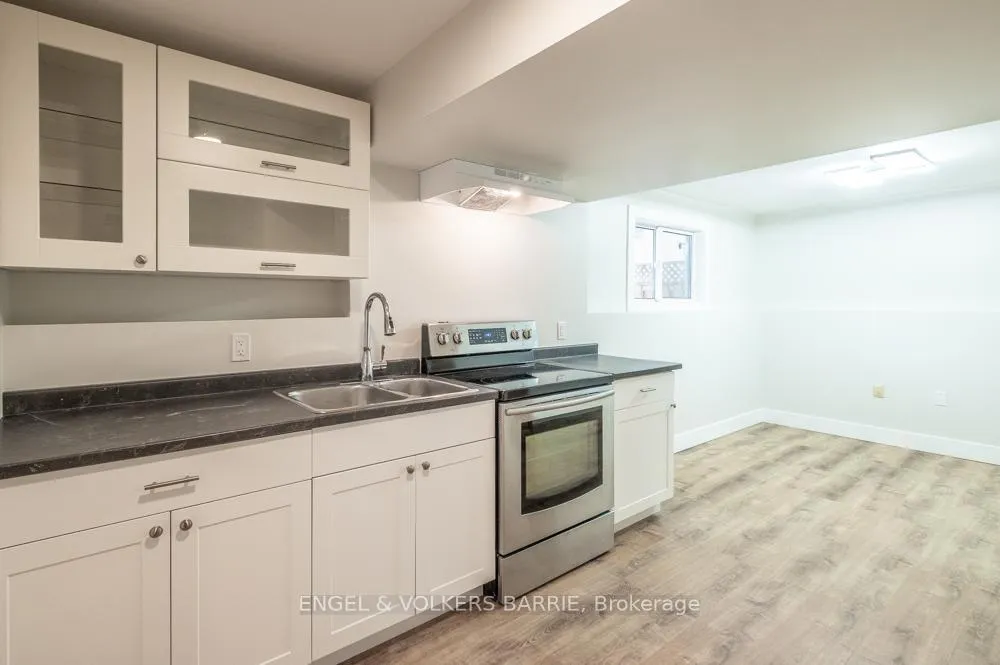 Photo 7 of 31 Finlay Road, Barrie, Letitia Heights — HOMEH
