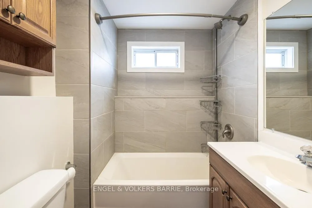 Photo 9 of 31 Finlay Road, Barrie, Letitia Heights — HOMEH
