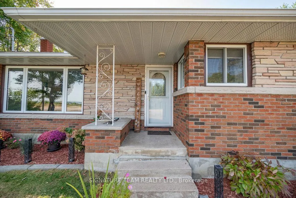 Photo 4 of 581 Laurentian Drive, Petawawa — HOMEH