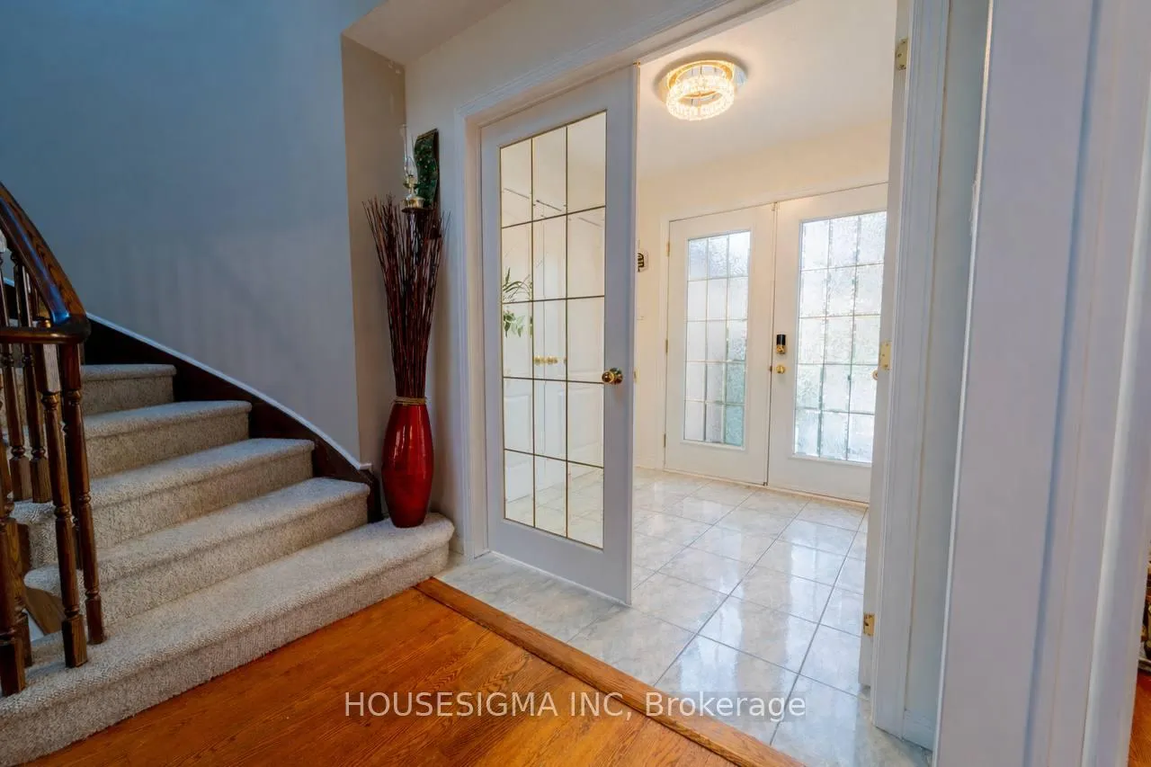 Photo 4 of 566 Falwyn Crescent, Ottawa, Fallingbrook/Ridgemount — HOMEH