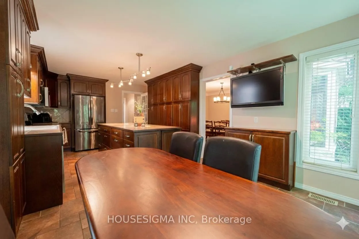 Photo 10 of 566 Falwyn Crescent, Ottawa, Fallingbrook/Ridgemount — HOMEH