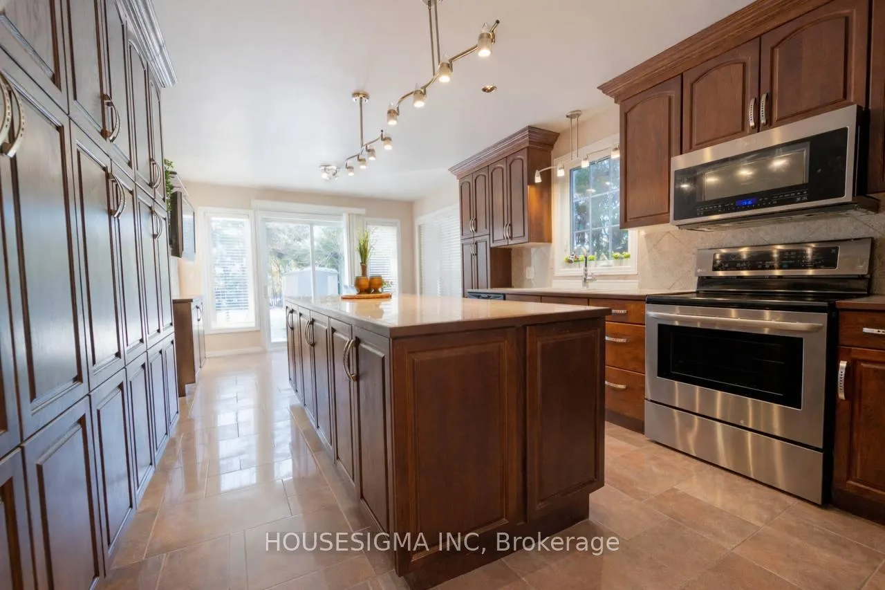 Photo 11 of 566 Falwyn Crescent, Ottawa, Fallingbrook/Ridgemount — HOMEH
